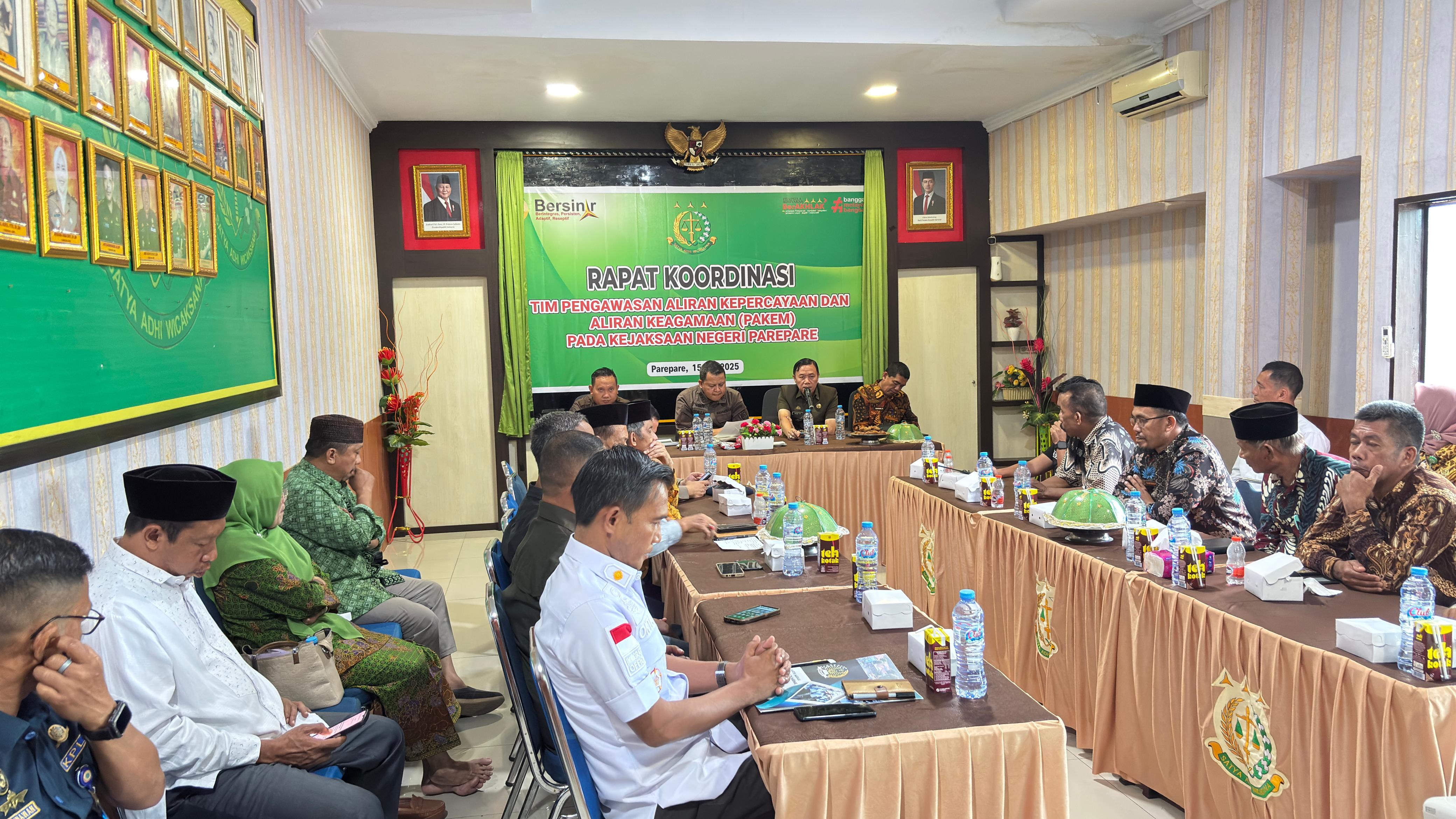 Rapat Koordinasi Tim  Pengawasan Aliran Kepercayaan dan  Aliran Keagamaan Masyarakat  PAKEM) Tingkat Kota Parepare Tahun  2025.