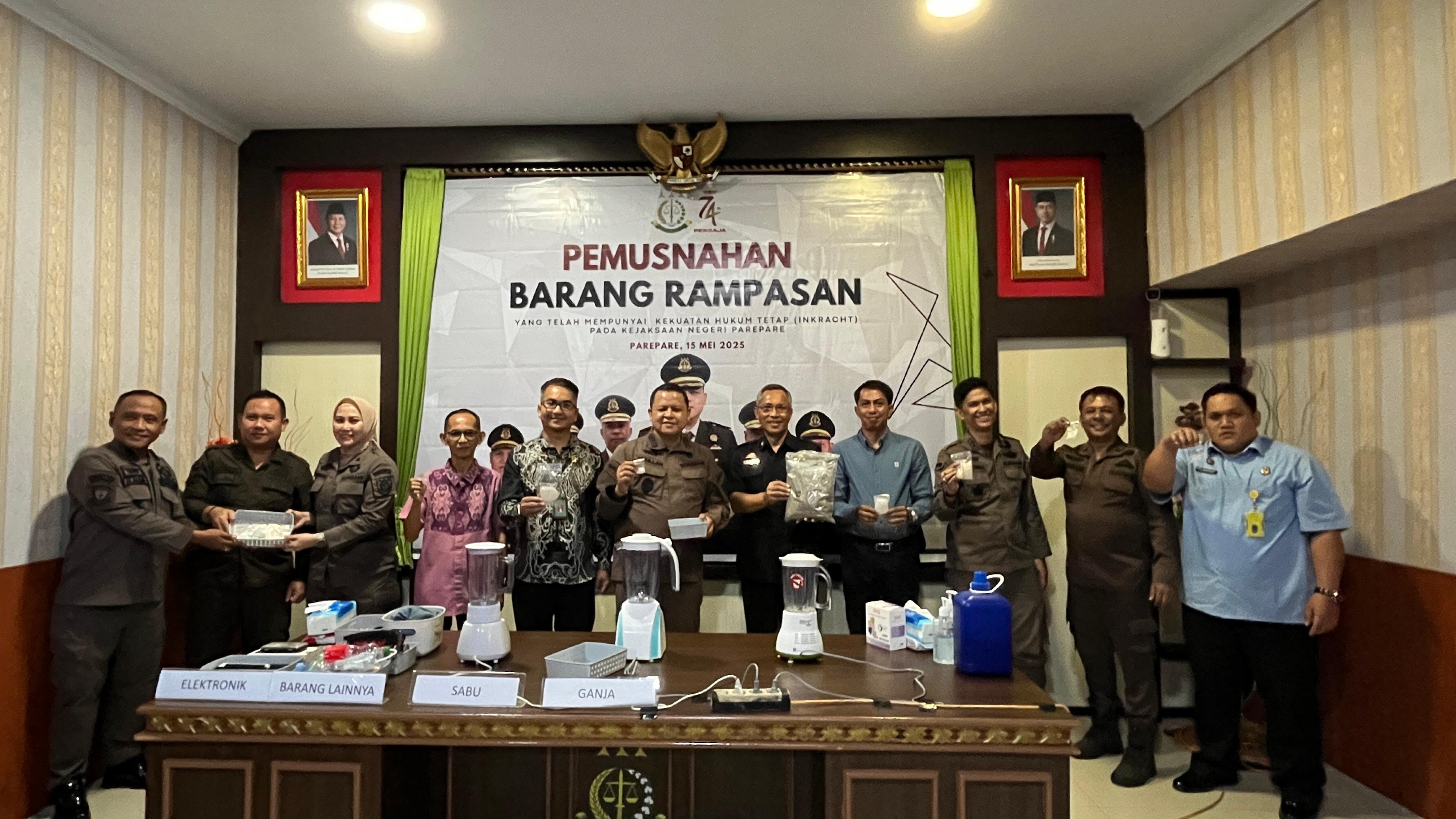 Pemusnahan Barang Barang  Bukti Yang Berkekuatan Hukum Tetap  inkracht) Kejaksaan Negeri Parepare.