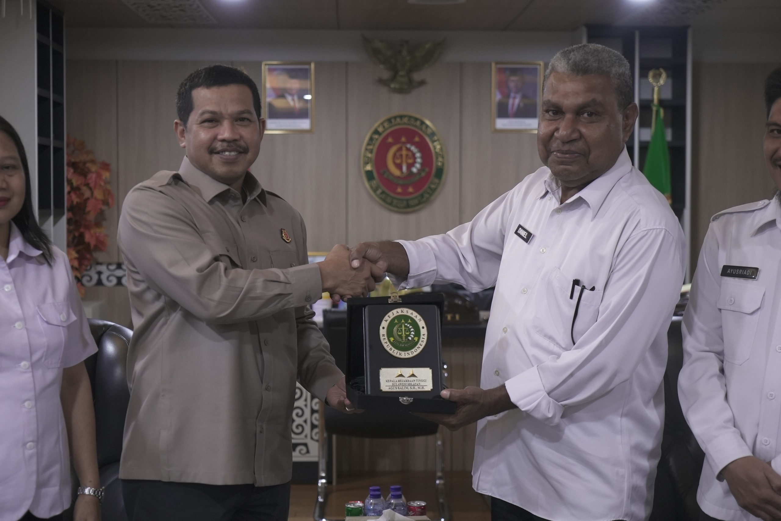 Kajati Sulsel Agus Salim Terima Kunjungan Koordinasi Kakanwil KemenHAM Sulsel Daniel Rumsowek