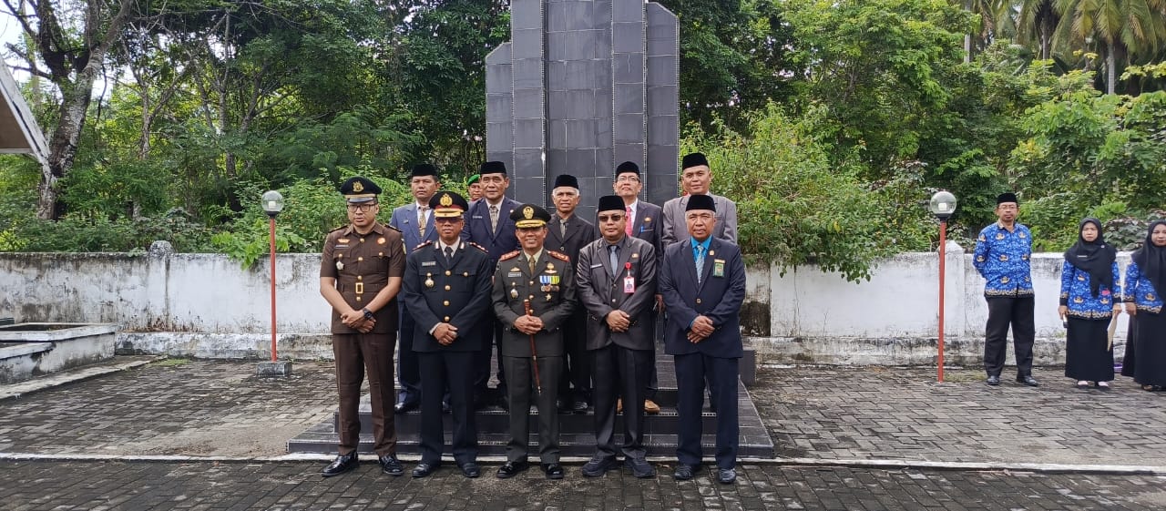 Upacara Hari Kebangkitan Nasional ke - 117 bertempat di halaman Kantor Bupati Kepulauan Selayar dilanjutkan ziarah dan tabur bunga di Taman Makam Pahlawan Barugaia, Kabupaten Kepulauan Selayar