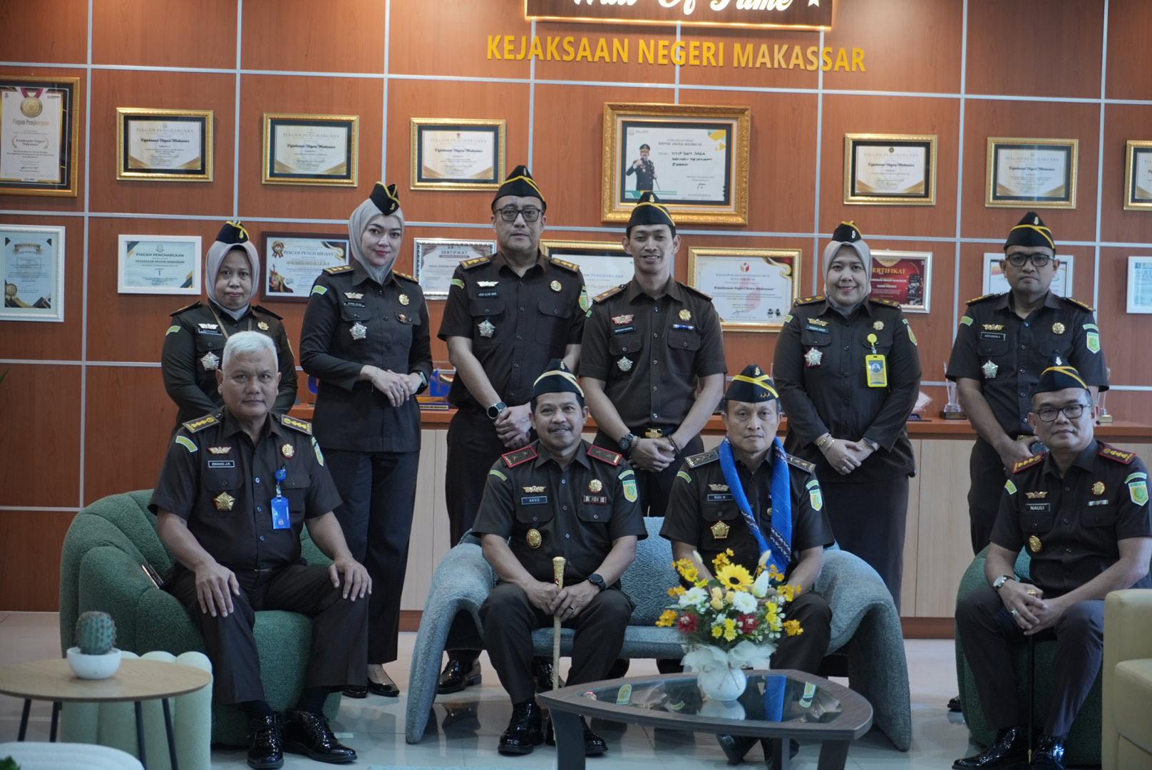Jamwas Kejagung Rudi Margono Inspeksi Pimpinan di Kejari Makassar, Tekankan Insan Adhyaksa Berinovasi Dalam Bertugas