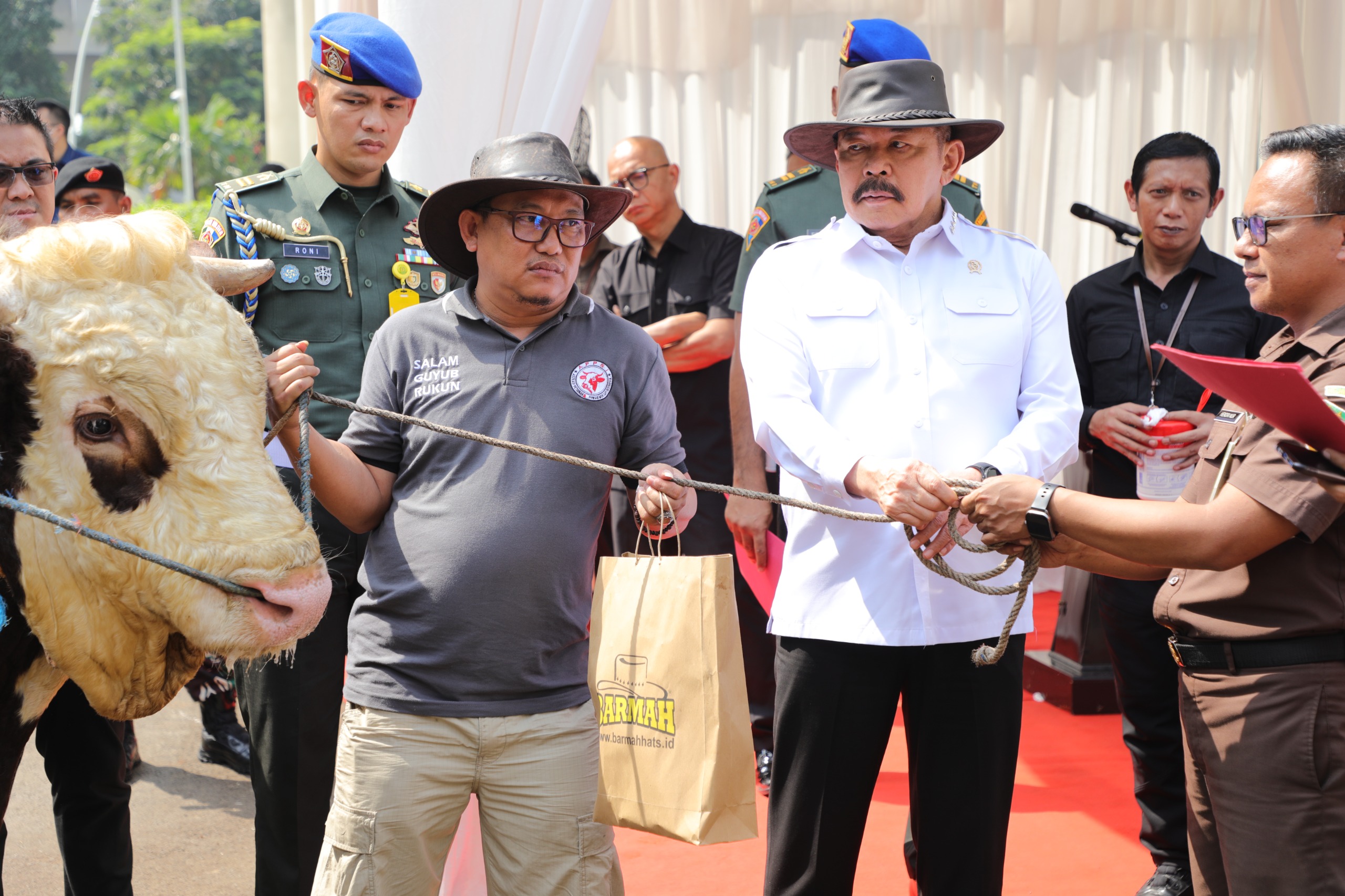 Penyerahan Simbolis Hewan Qurban Hari Raya Idul Adha 1446 Hijriah