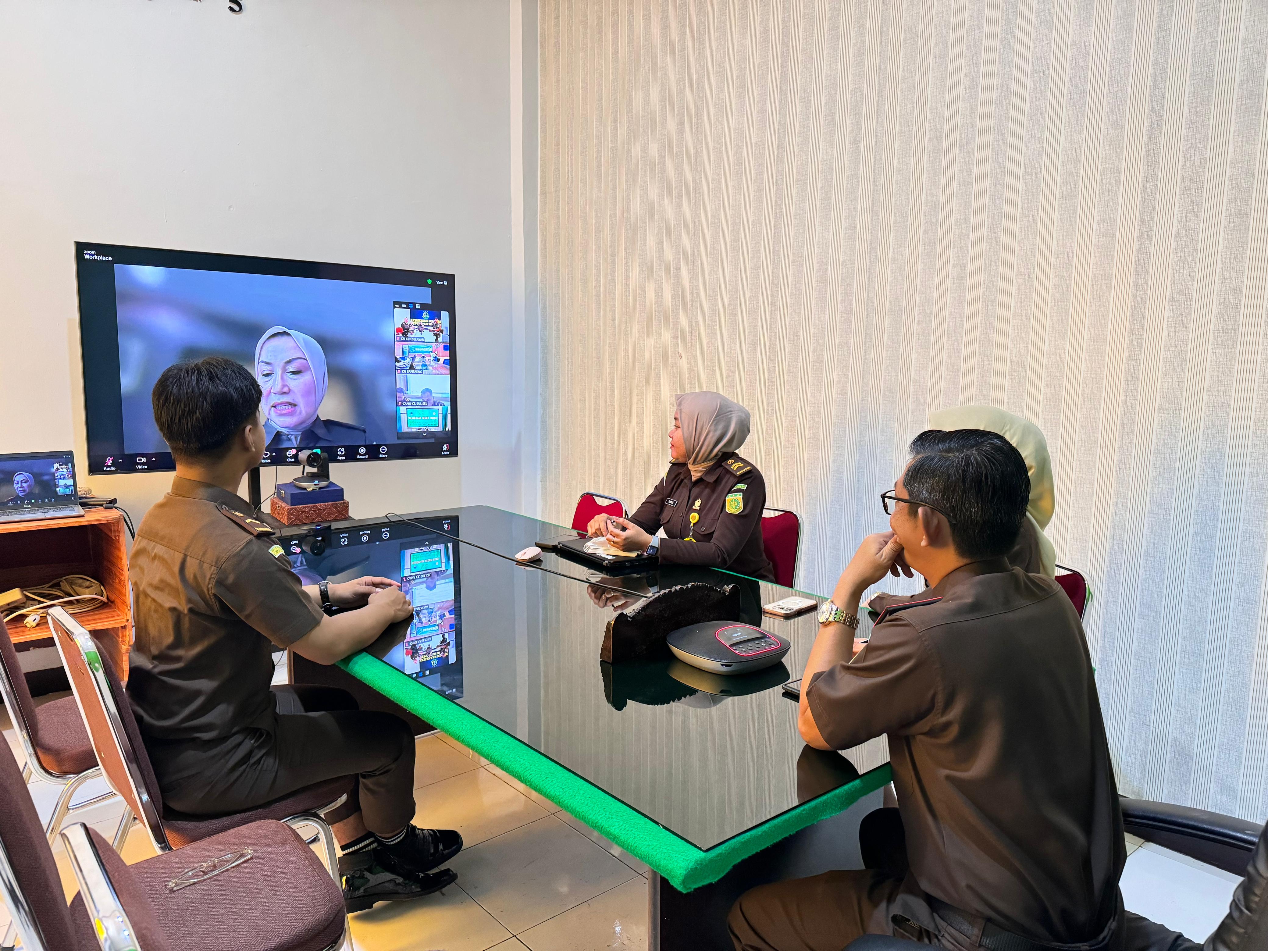 Rapat Evaluasi Pengadaan Sarana dan Prasarana di Lingkungan Kejaksaan Tinggi Sulawesi Selatan