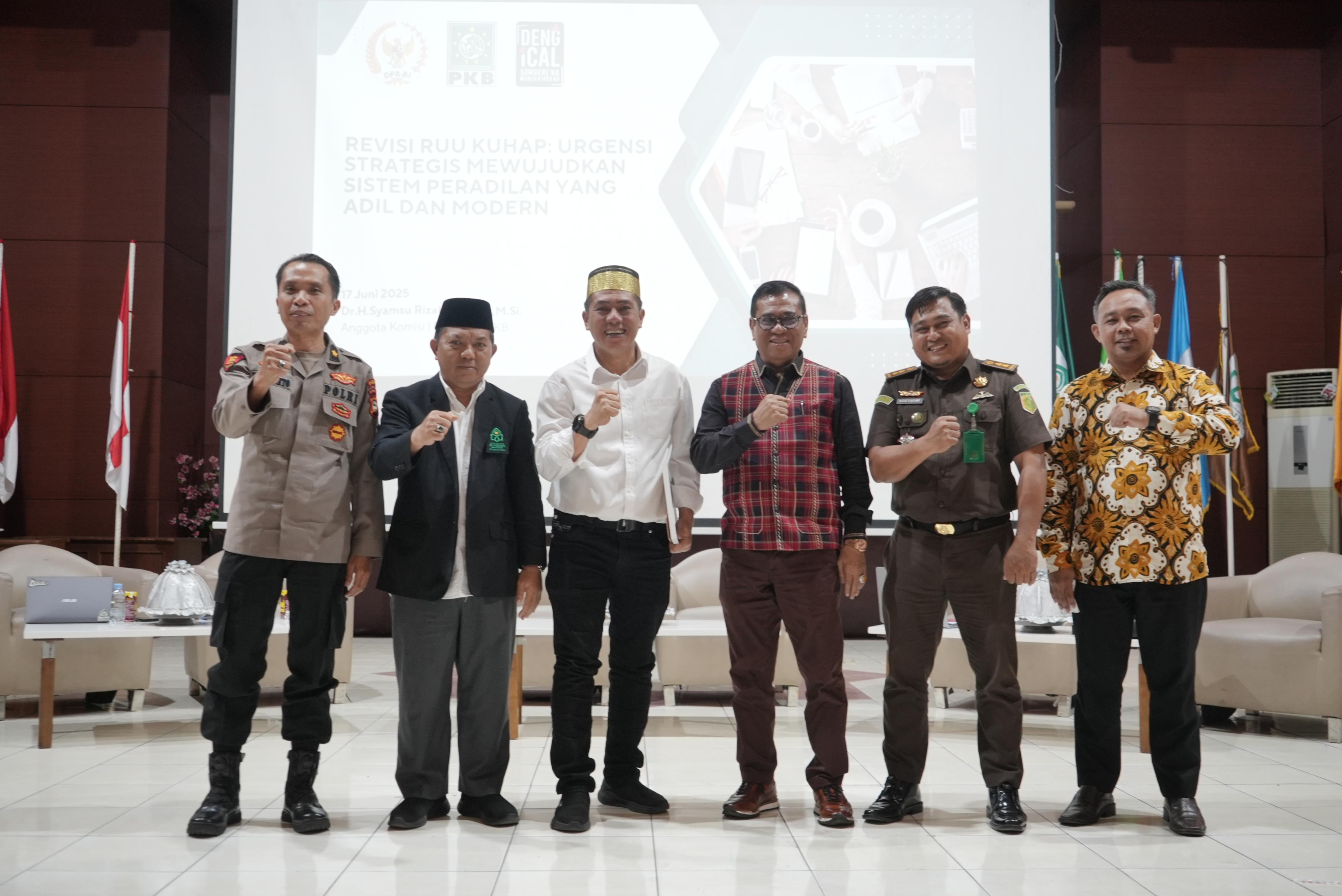 Kasi Penkum Kejati Sulsel Narasumber pada Seminar Legislatif Nasional dengan tema Revisi RUU KUHAP Sebuah Urgensi Nasional dalam Mewujudkan Keadilan di Fakultas Syariah  Hukum UIN Alauddin Makassar