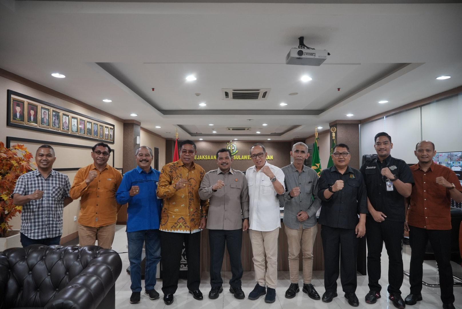 Kajati Sulsel Agus Salim menerima Kunjungan Silaturahmi Civitas Ademik UKI Paulus jalin sinergi kolaborasi pengembangan literasi
