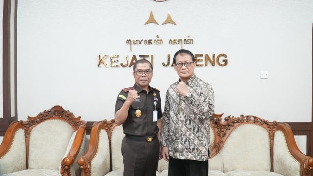 KAJATI JATENG MENERIMA KUNJUNGAN PROF. DR. ADI SULISTIYONO, S.H., M.H.