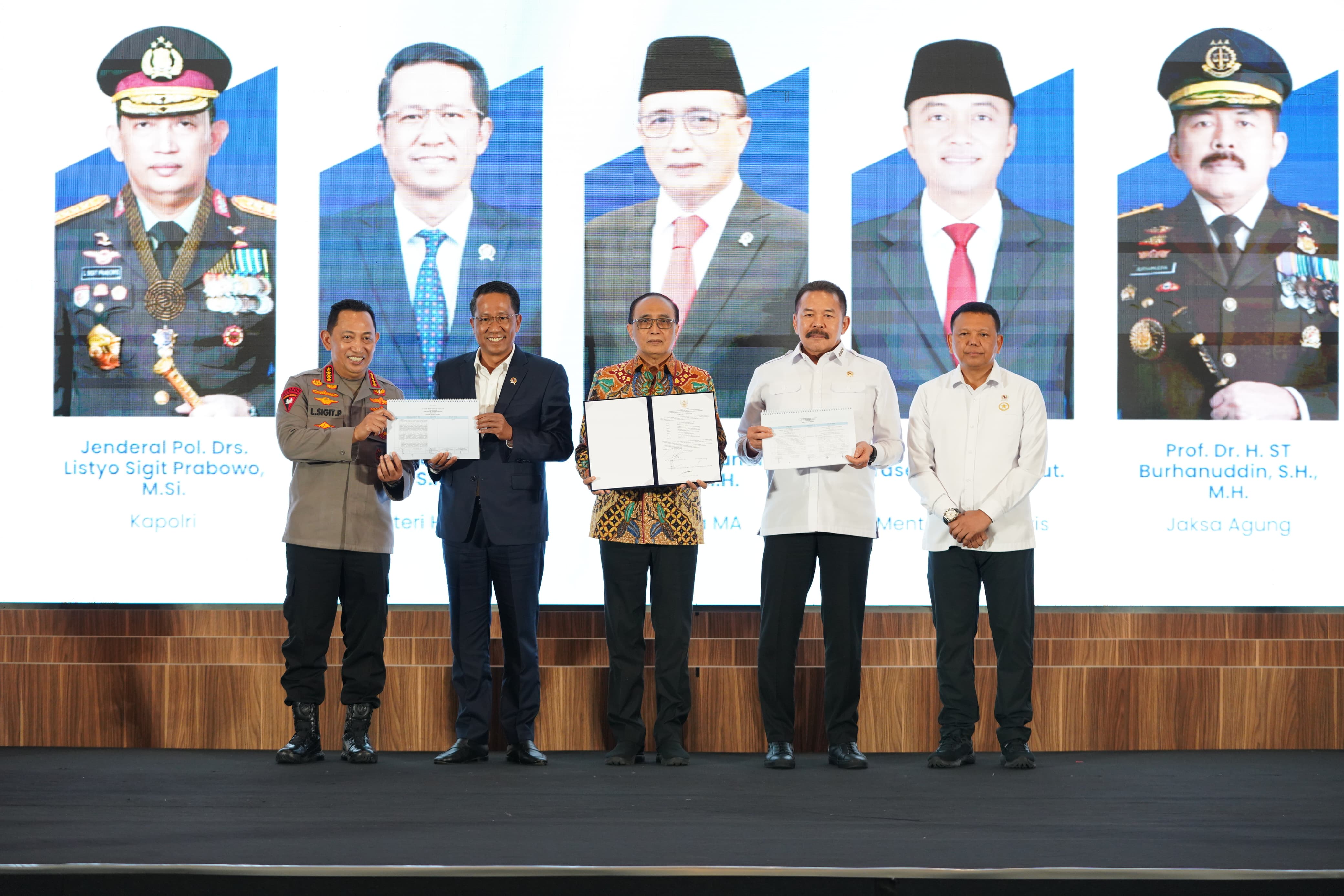 Jaksa Agung Tandatangani Naskah DIM RUU KUHAP Untuk Sistem Hukum Acara Pidana yang Adaptif