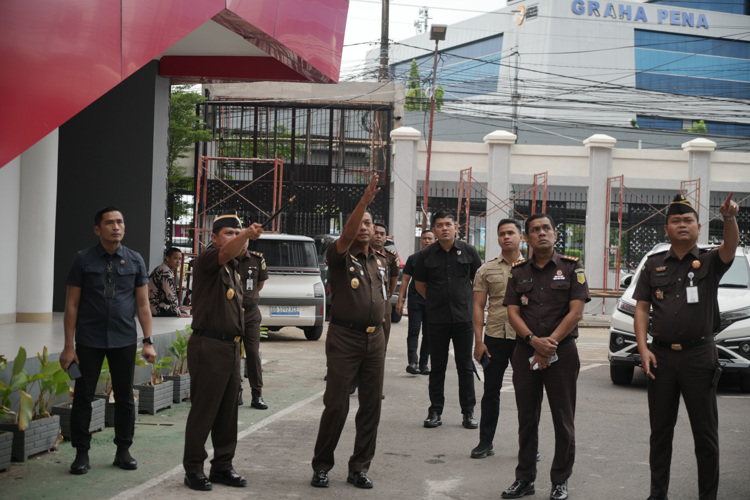 Kajati Sulsel Agus Salim Bersama Wakajati Teuku Rahman Tinjau Lingkungan Kantor, Pastikan Kondisi Optimal untuk Pelayanan Publik