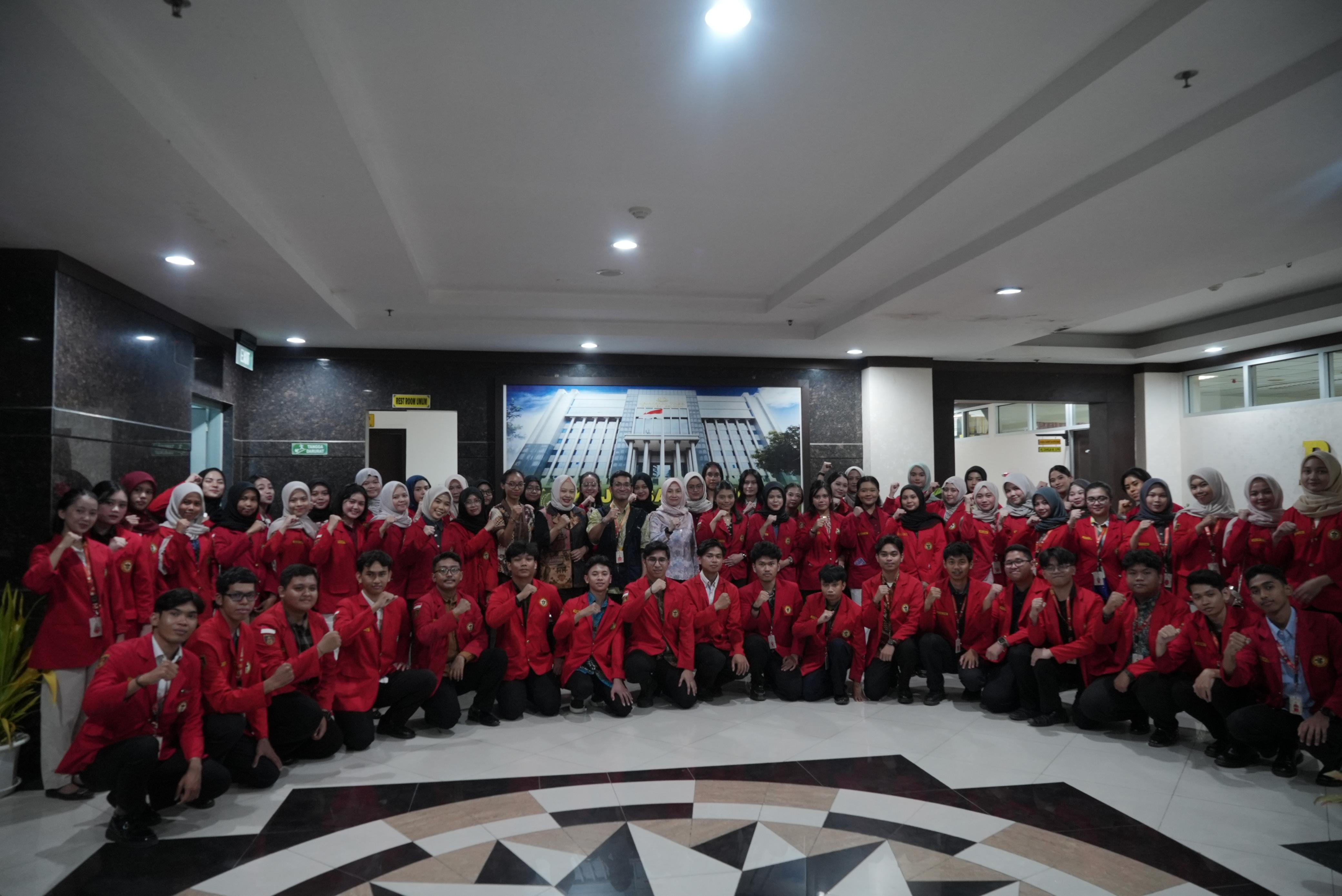 Mahasiswa KKN dan Magang Unhas-UMI Selesai Tugas di Kejati Sulsel