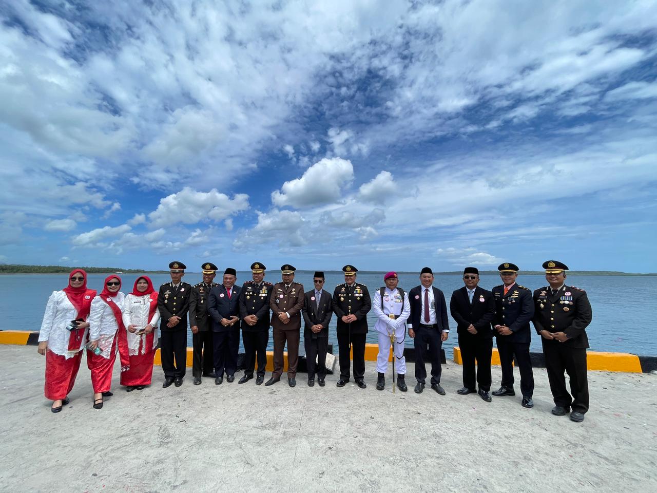 Tabur Bunga di Pelabuhan Rauf Rahman Benteng Kabupaten Kepulauan Selayar