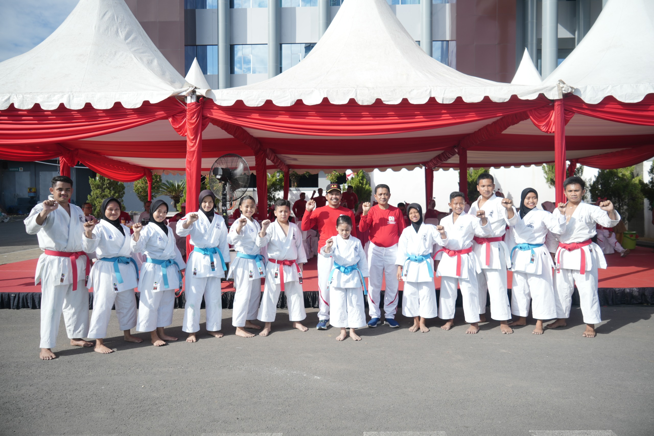 Atlet Karate-Do Gojukai Komda Sulsel Peraih Juara Dunia di Jepang Meriahkan Pembukaan Pekan Olahraga Kejati Sulsel Tahun 2025