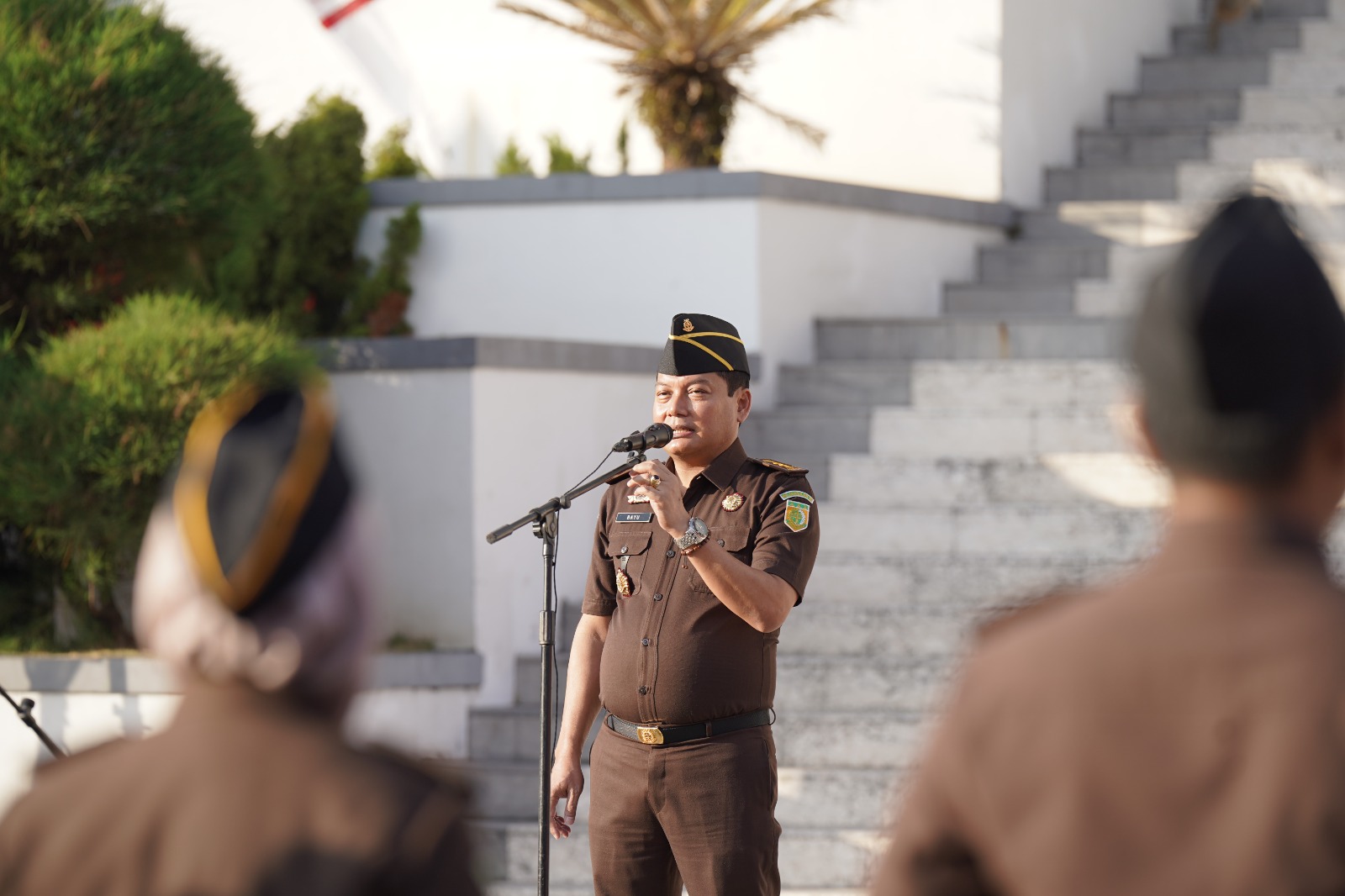 Asdatun Kejati Sulsel Pimpin Apel Pagi, Ajak Pegawai Jaga Kedisiplinan dan Hadiri Rangkaian Harlah Kejaksaan Ke-80