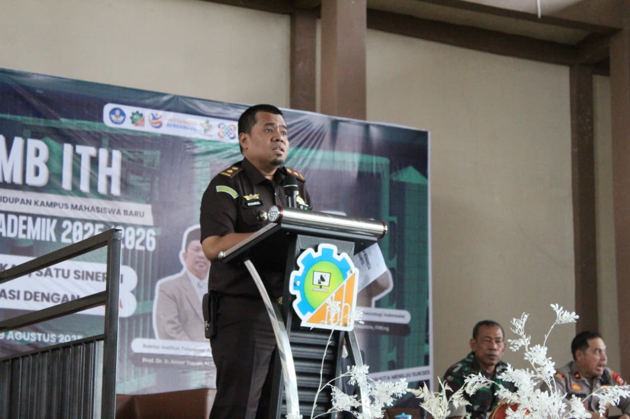 Kejaksaan Negeri Parepare Berikan Pembekalan Hukum di PKKMB ITH