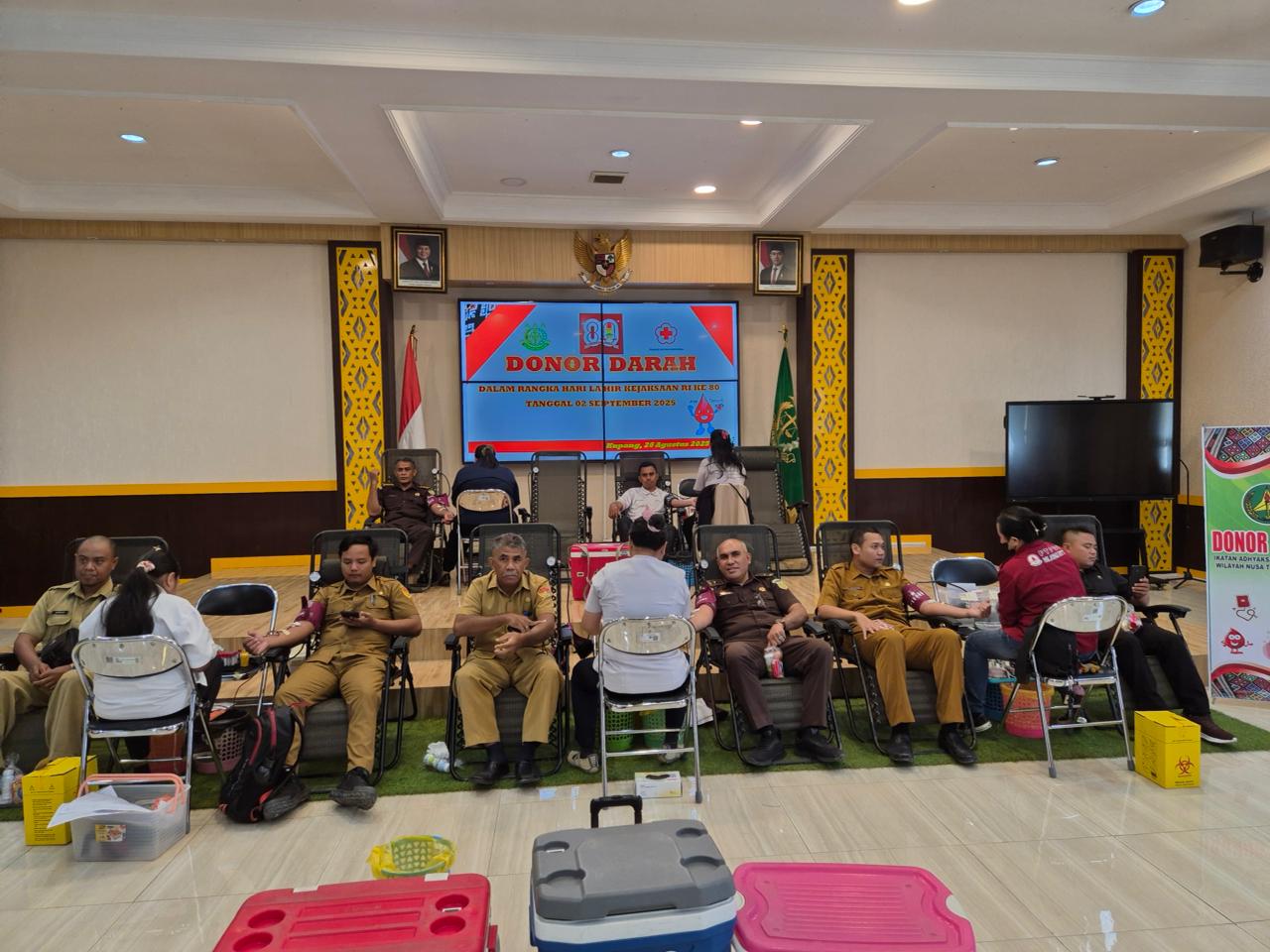 Kejati NTT Gandeng PMI Gelar Donor Darah Peringati Hari Lahir Kejaksaan ke-80, Terkumpul 102 Kantong Darah