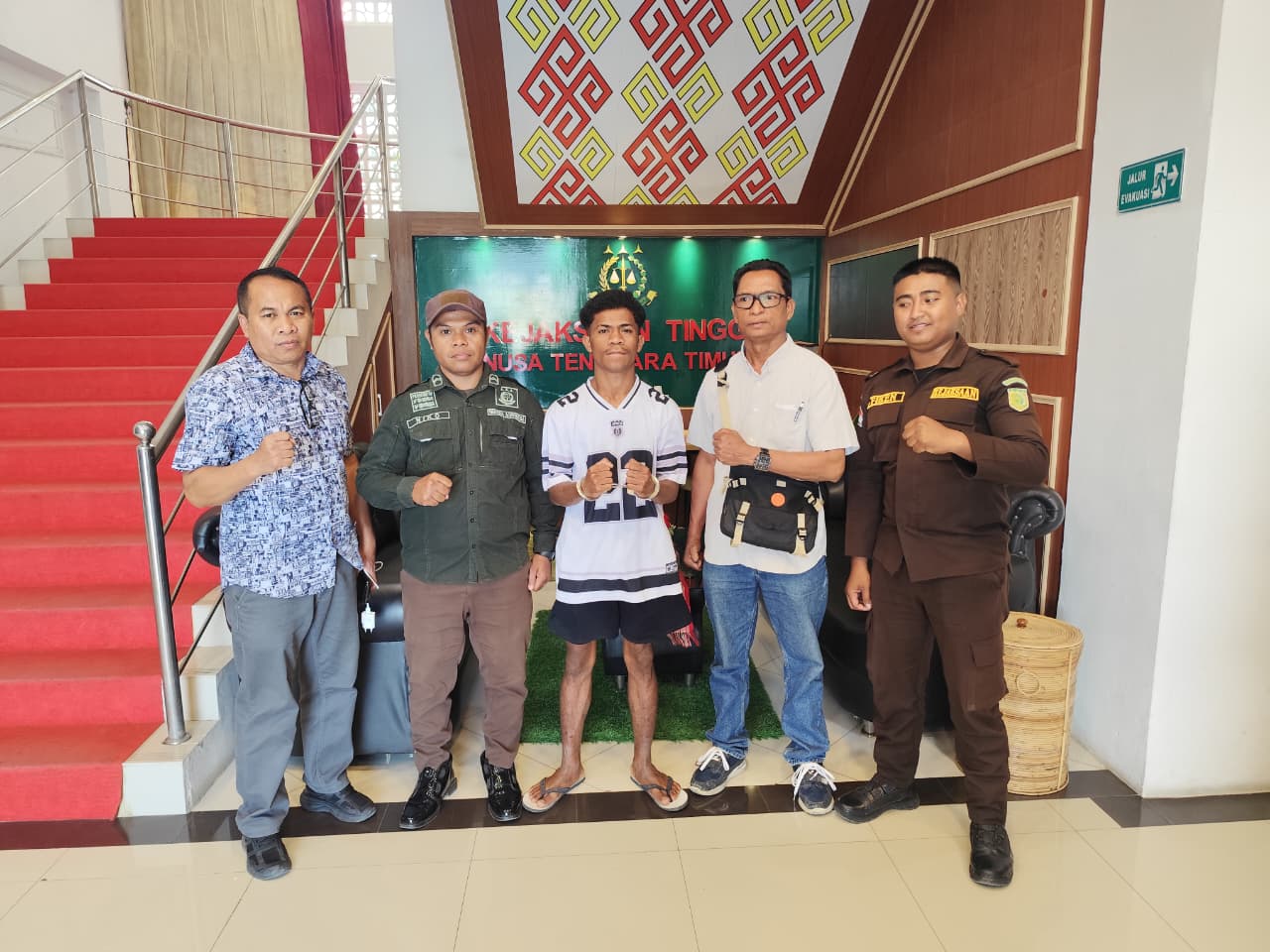 Tim Tabur Kejati NTT Berhasil Tangkap Buronan Kasus Asusila Anak Divonis 14 Tahun Penjara
