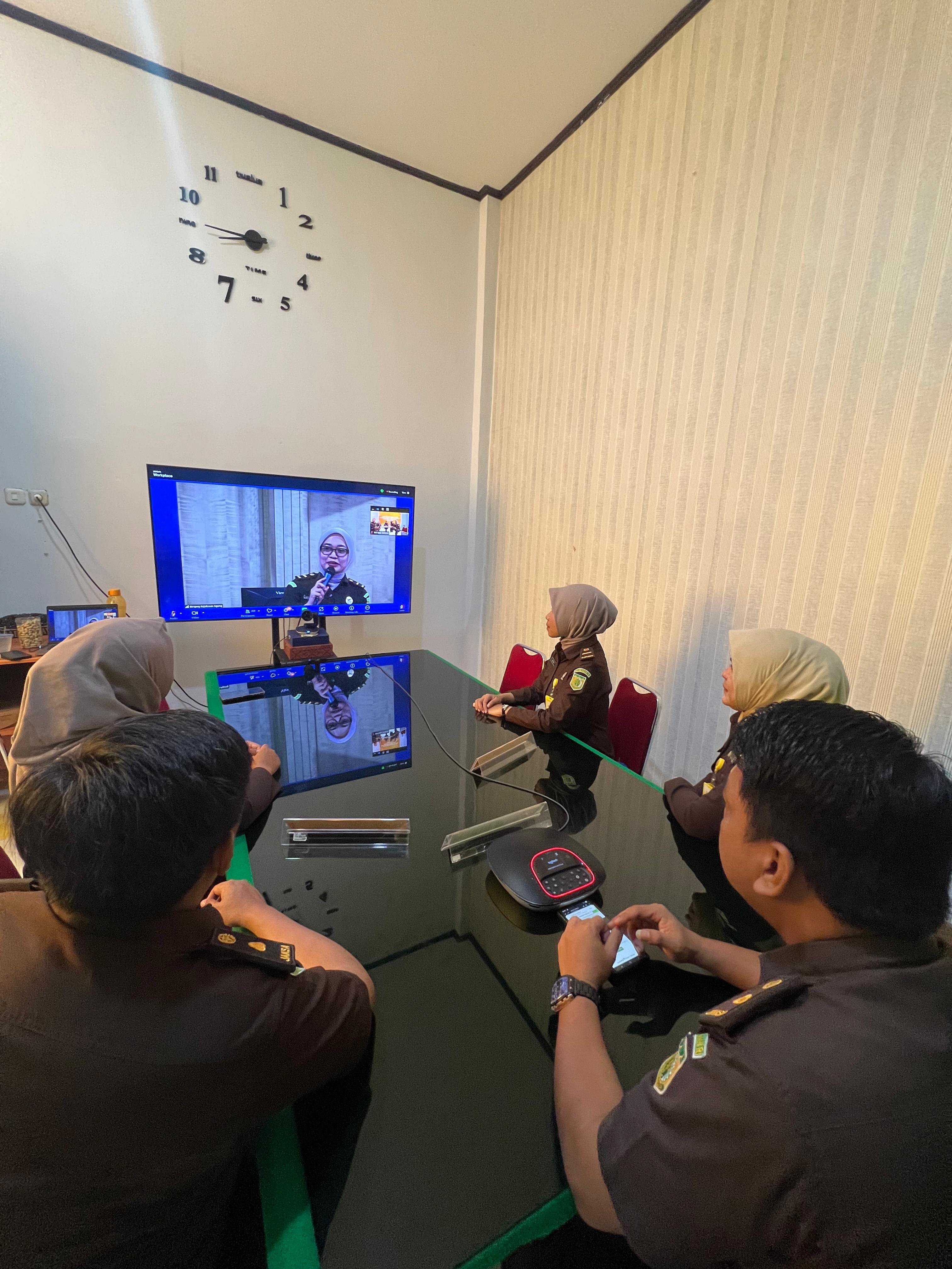 Webinar Percepatan Penyusunan Rancangan Peraturan Pemerintah Tentang Manajemen Kepegawaian Jaksa dengan tema “Transformasi Kedudukan Jaksa Sebagai Pegawai Negeri Sipil Dengan Jabatan Fungsional Yang Memiliki Kekhususan”