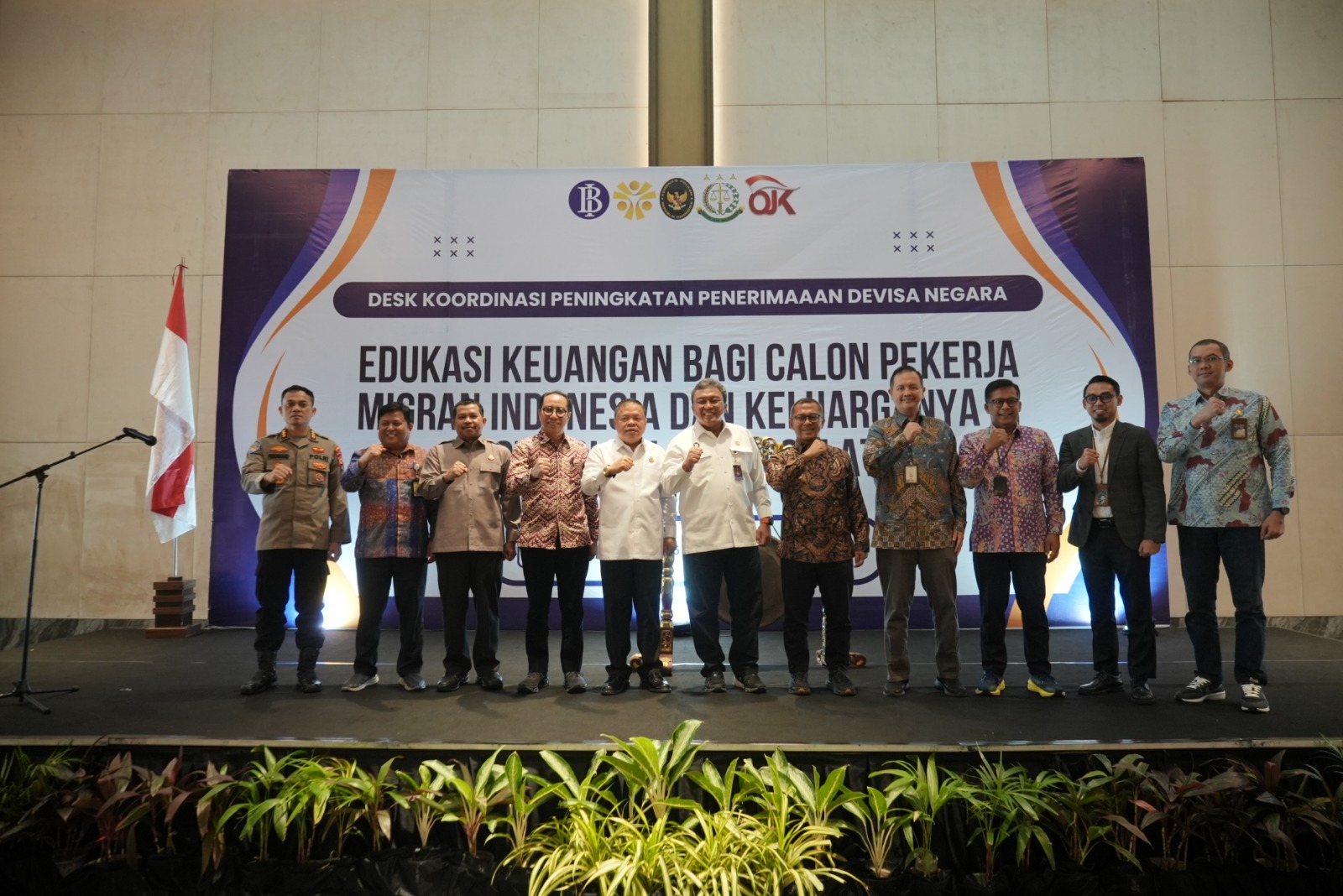 Kajati Sulsel Dampingi Sesjamintel Buka Kegiatan Edukasi Keuangan Pekerja Migran Indonesia di Makassar