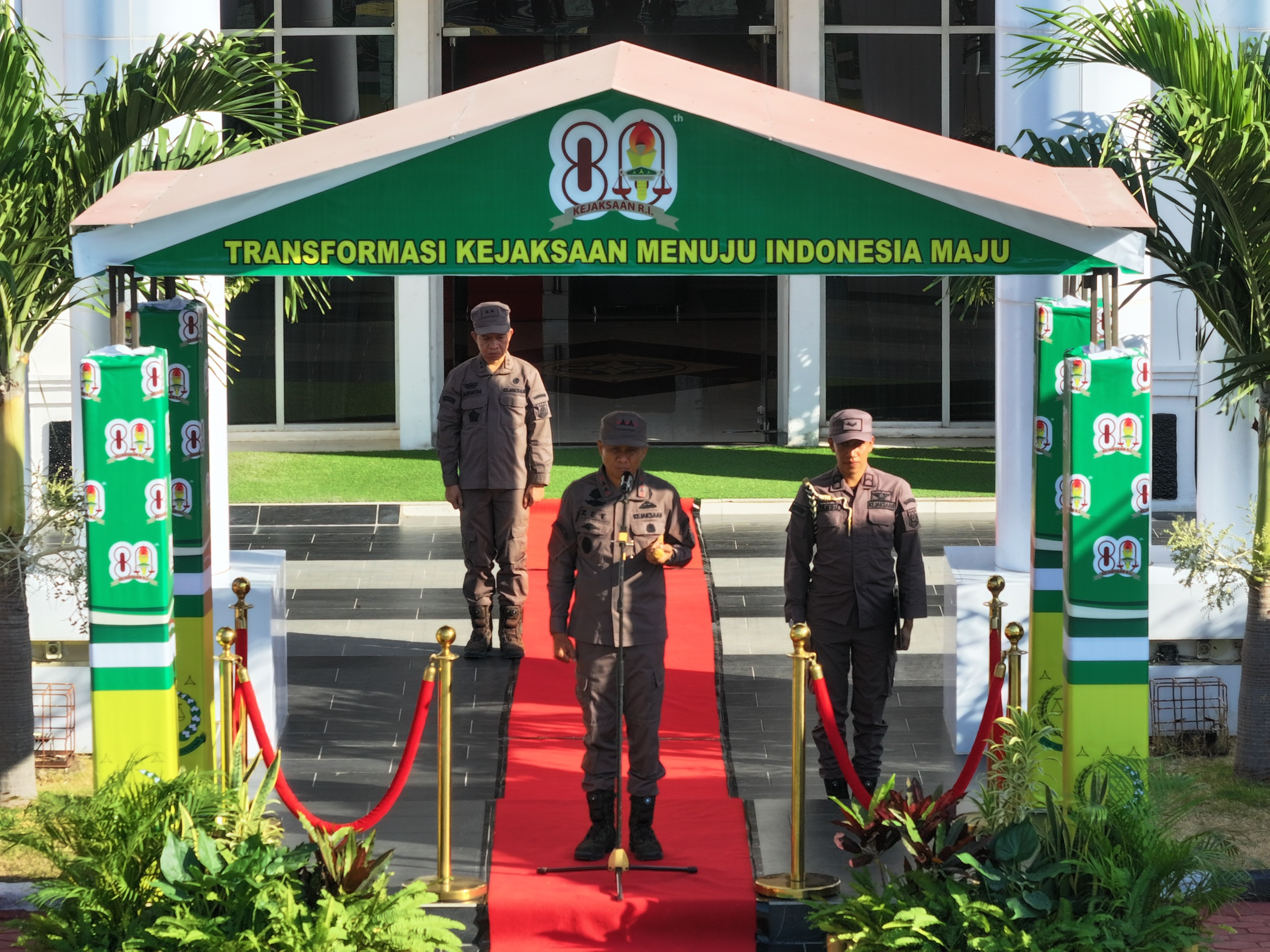 Kejati NTT Gelar Upacara Peringatan Hari Lahir Kejaksaan RI ke-80 Tahun 2025