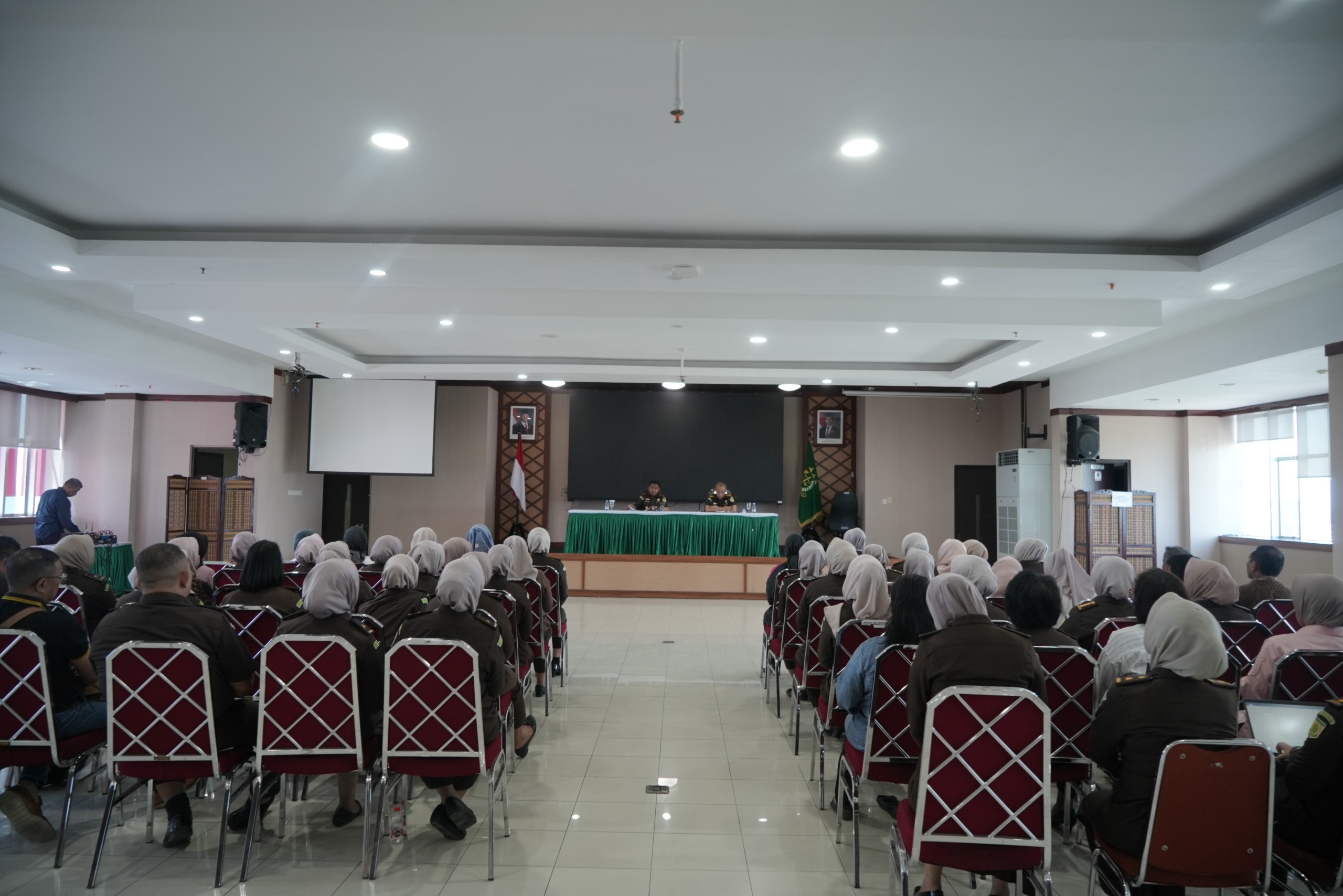 Wakajati Sulsel Robert M Tacoy Tekankan Integritas dan Profesionalisme Jaksa Dalam Penanganan Perkara Pidana Umum