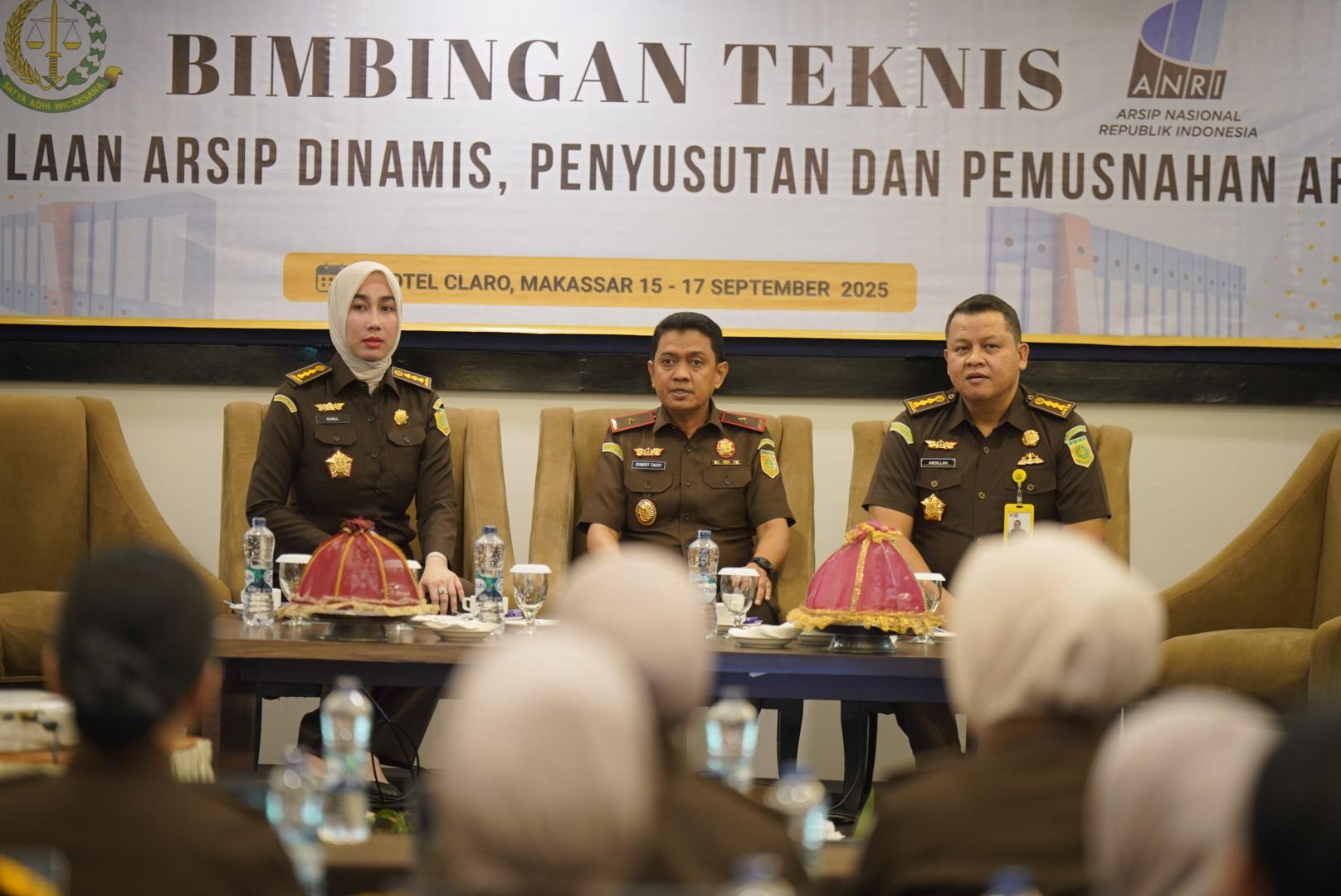 Wakajati Sulsel Robert Tacoy Hadiri Bimtek Kearsipan Tekankan Pentingnya Pengelolaan Arsip yang Profesional