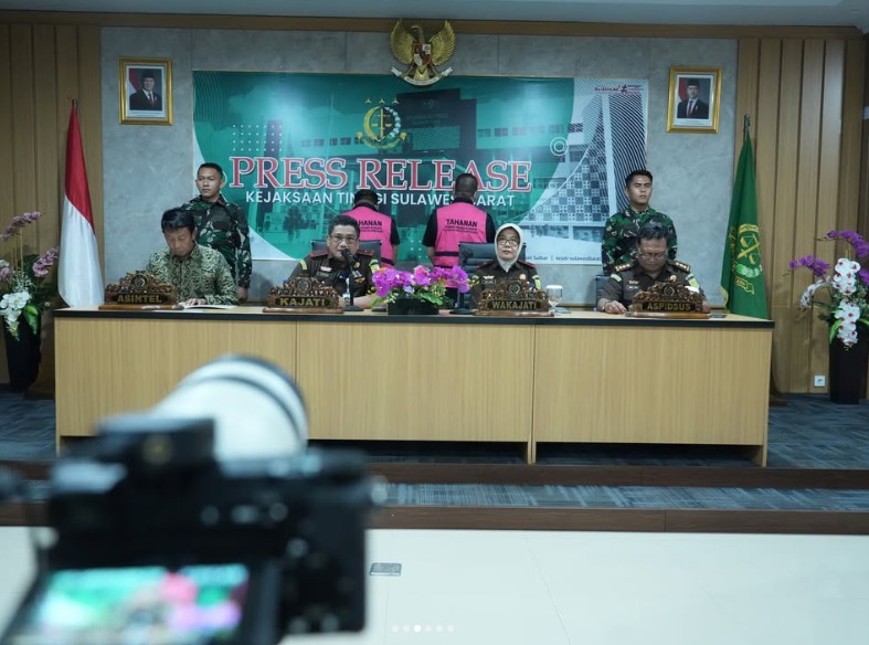 PRESS RELEASE PENAHANAN 2 DUA) ORANG TERSANGKA DALAM PERKARA DUGAAN TINDAK PIDANA KORUPSI PADA PEMBEBASAN LAHAN UNTUK PEMBANGUNAN PASAR RAKYAT KABUPATEN MAMASA TAHUN ANGGARAN 2024