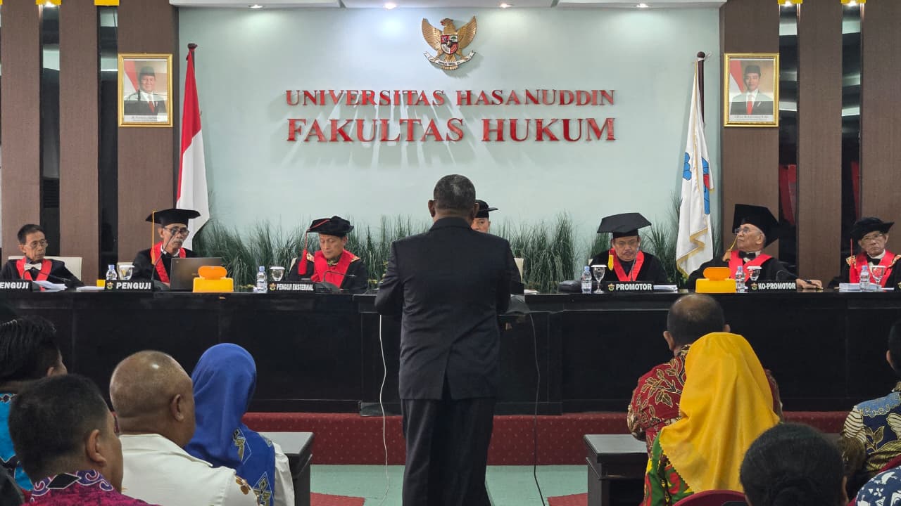 Wakajati Sulsel Dampingi Jamwas Rudi Margono Jadi Penguji Sidang Promosi Doktor Aspidsus Kejati Papua di Fakultas Hukum Unhas