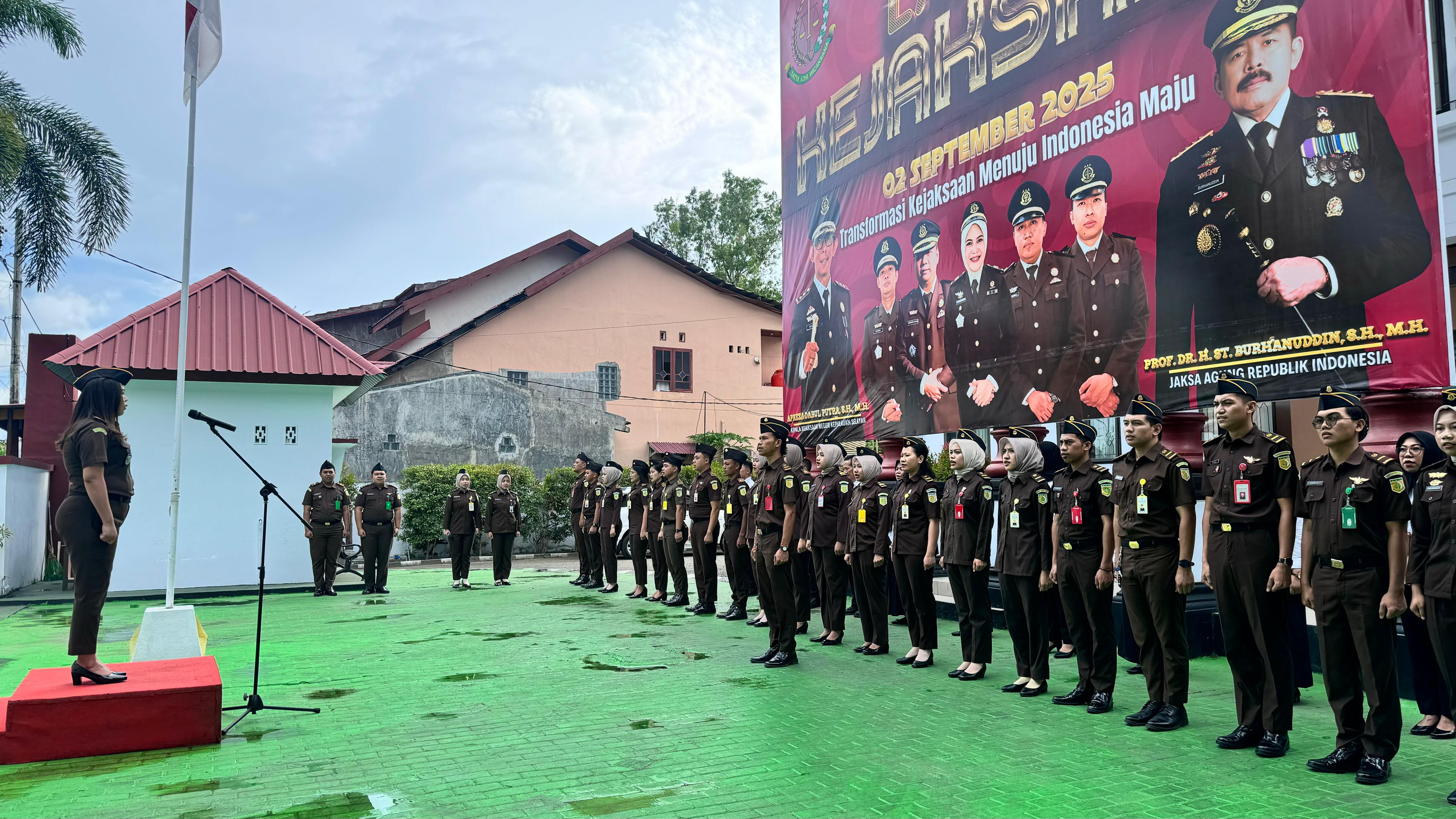 Plt Kasi Intelijen Kejari Kepulauan Selayar Pimpin Apel Pagi  Kejaksaan Negeri Kepulauan Selayar