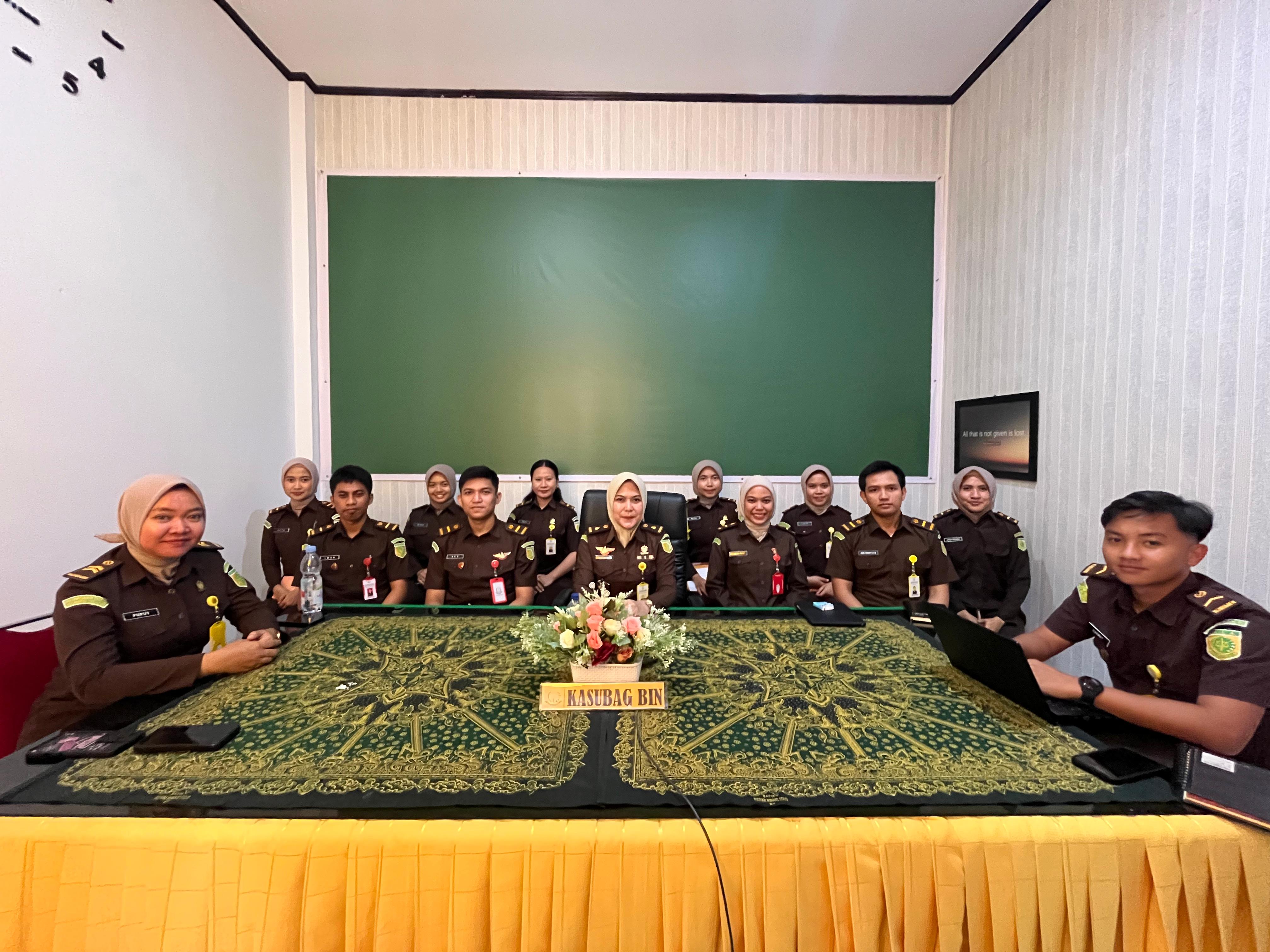 Kasubagbin bersama CPNS Kejari Kepulauan Selayar mengikuti Persiapan Pelaksanaan Pelatihan Dasar CPNS Kejaksaan RI Tahun 2025