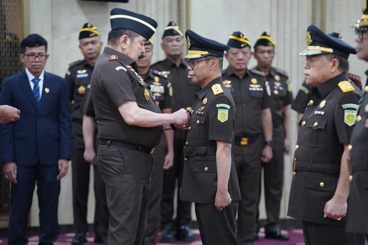 Jaksa Agung Lantik Jaksa Agung Muda Pembinaan dan Staf Ahli Tekankan Integritas dan Penguatan Institusi