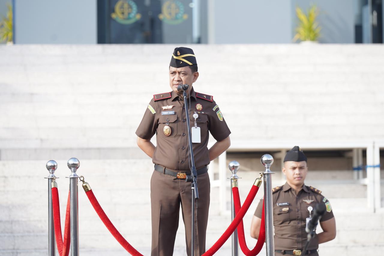 Wakajati Sulsel Robert Tacoy Dorong Peningkatan Kinerja dan Profesionalisme Berbasis Sistem pada Apel 6 Oktober