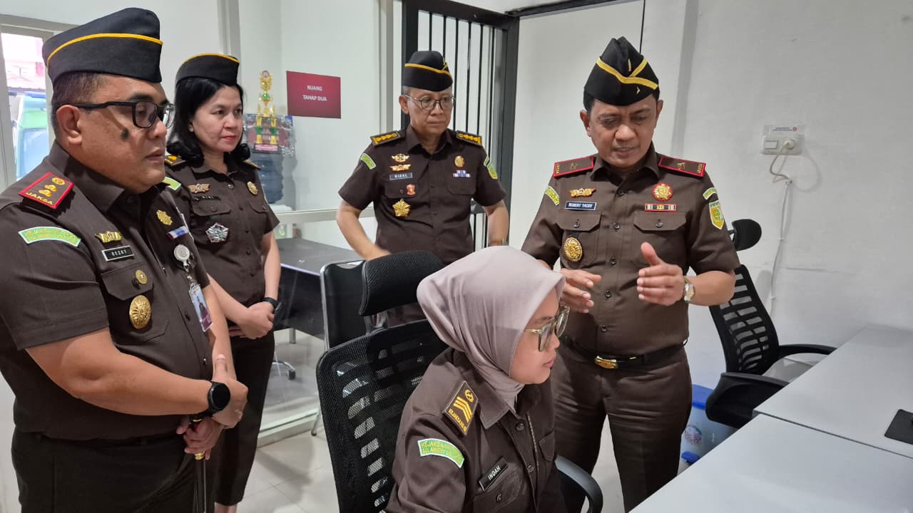 Wakajati Sulsel Robert M Tacoy Supervisi Kejari Barru Dorong Peradilan Cepat Konsistensi Pidum dan Kuasai KUHP Baru
