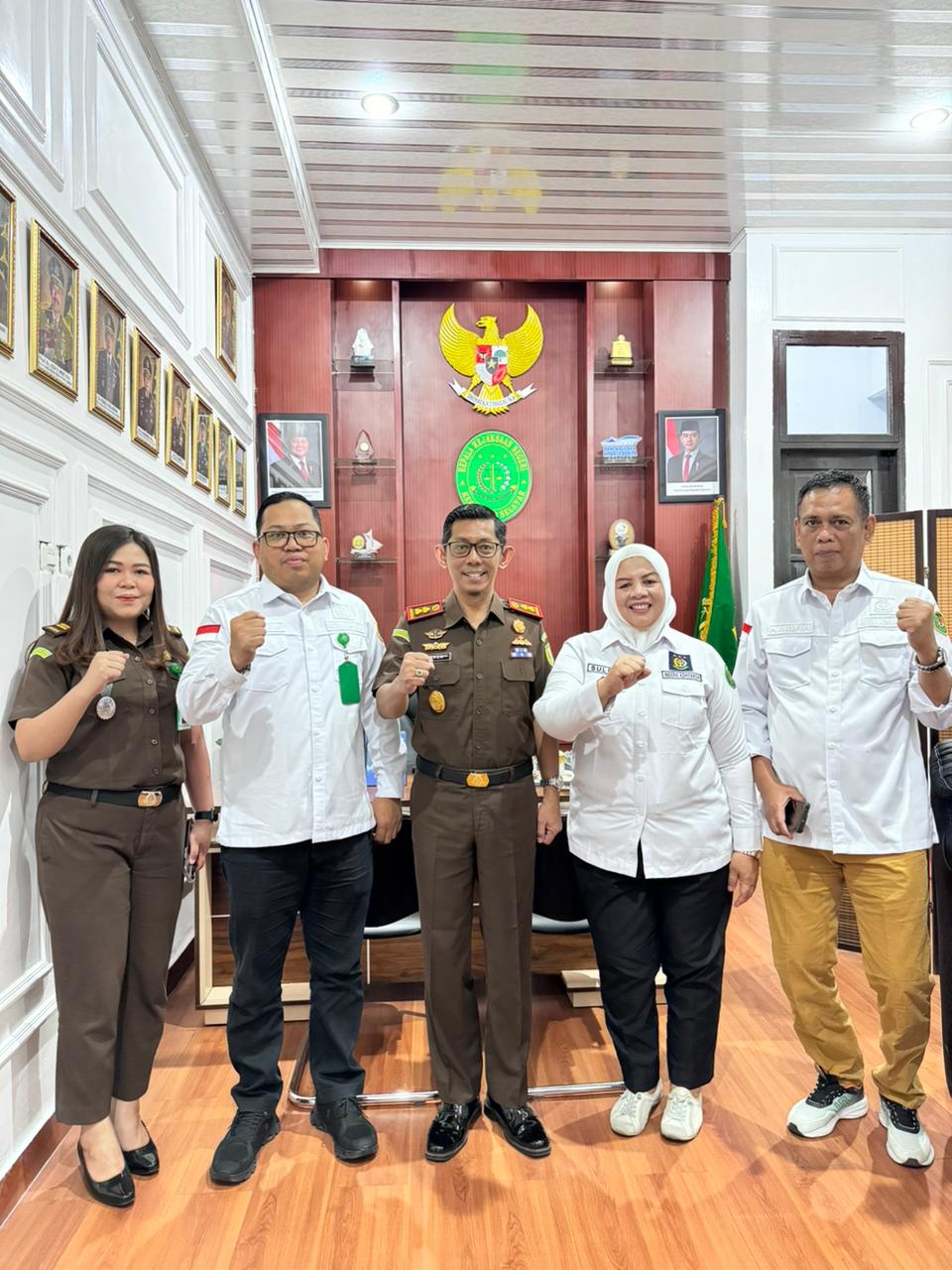 Kajari Kepulauan Selayar Menerima Kunjungan Tim Monitoring Dan Evaluasi Pengamanan Pembangunan Strategis Tahun 2025 Wilayah Kejaksaan Tinggi Sulawesi Selatan