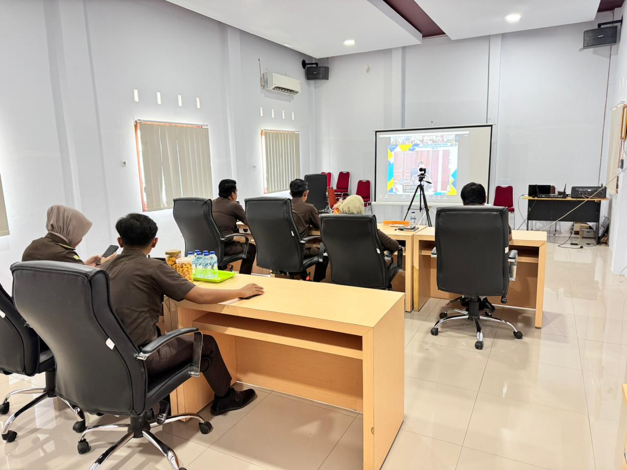 Sosialisasi dan Konsolidasi Internal Dalam Peningkatan Kualitas Pelayanan Publik Survey Penilaian Integritas Tahun 2025