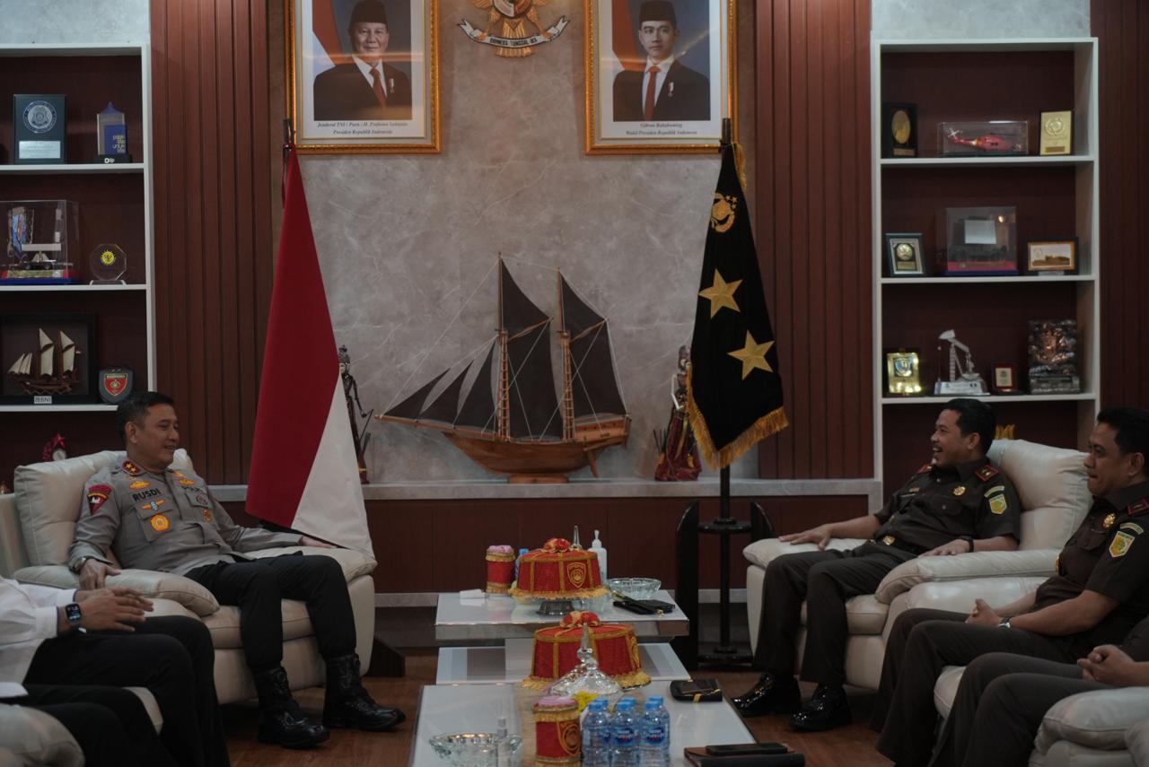 Perkuat Sinergi Adhyaksa-Bhayangkara Kajati Sulsel Agus Salim Pamit kepada Kapolda Irjen Pol Rusdi Hartono