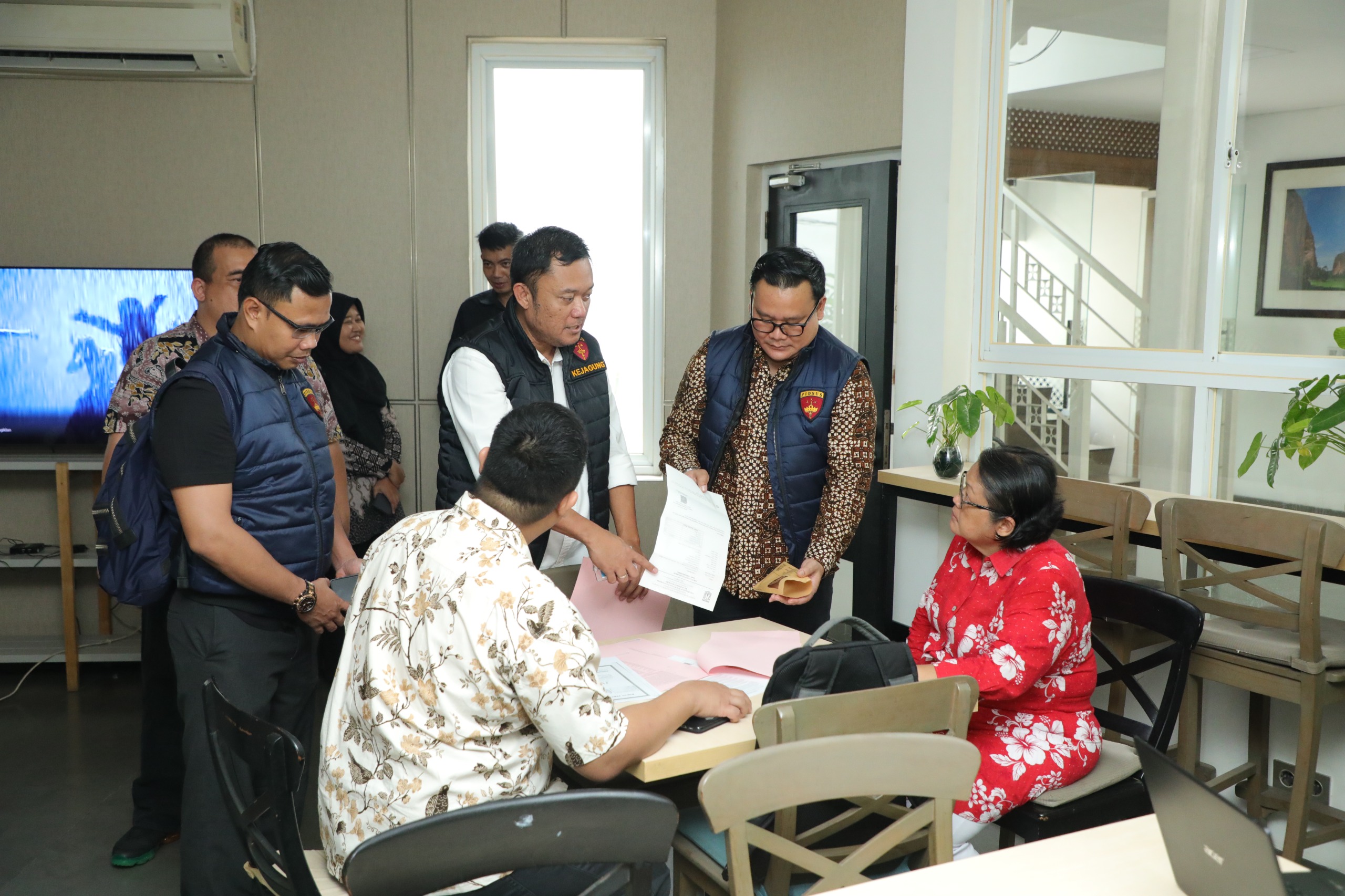 Penyitaan Aset Rumah Tersangka MRC di Jakarta Selatan Seluas 557 Meter Persegi Perkara Minyak Mentah Pertamina
