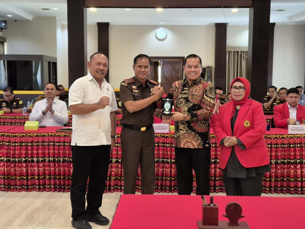 Kejati NTT dan Fakultas Hukum Unhas Teken Kerja Sama Buka Kelas Khusus Program Doktor untuk 26 Jaksa