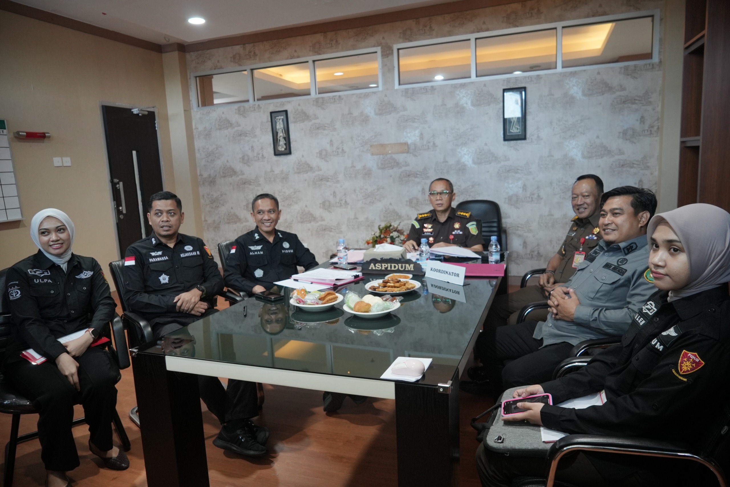 Saling Lapor Usai Bertikai Akibat Utang Piutang Kejati Sulsel Selesaikan Kasus Penganiayaan Ibu-ibu di Sidrap Lewat Restorative Justice