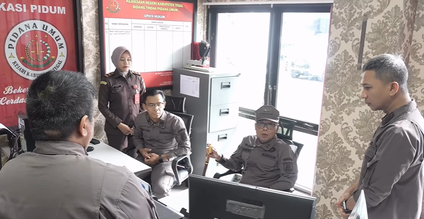 kunjungan kerja dalam rangka meninjau langsung hasil kinerja pegawai di masing-masing bidang sekaligus pengecekan sarana dan prasarana pada Kejaksaan Negeri Kabupaten Tegal