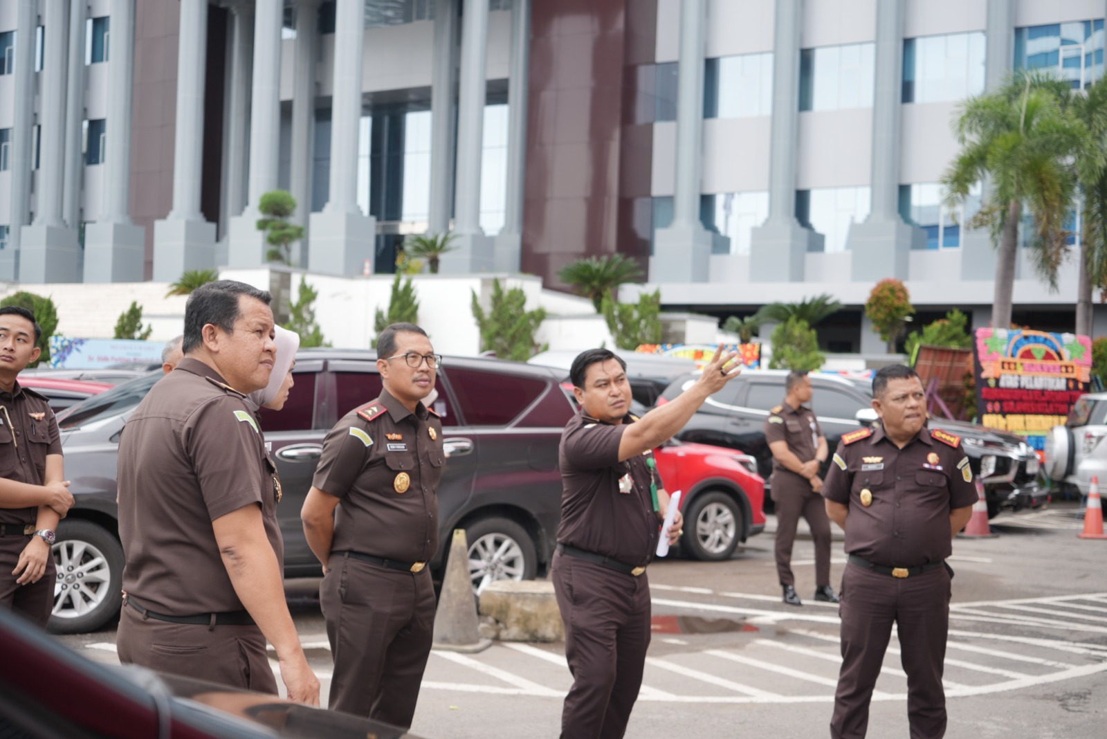 Usai Rapat Paripurna Kajati Sulsel Didik Farkhan Tinjau Seluruh Fasilitas Kantor Untuk Maksimalkan Kinerja Pegawai