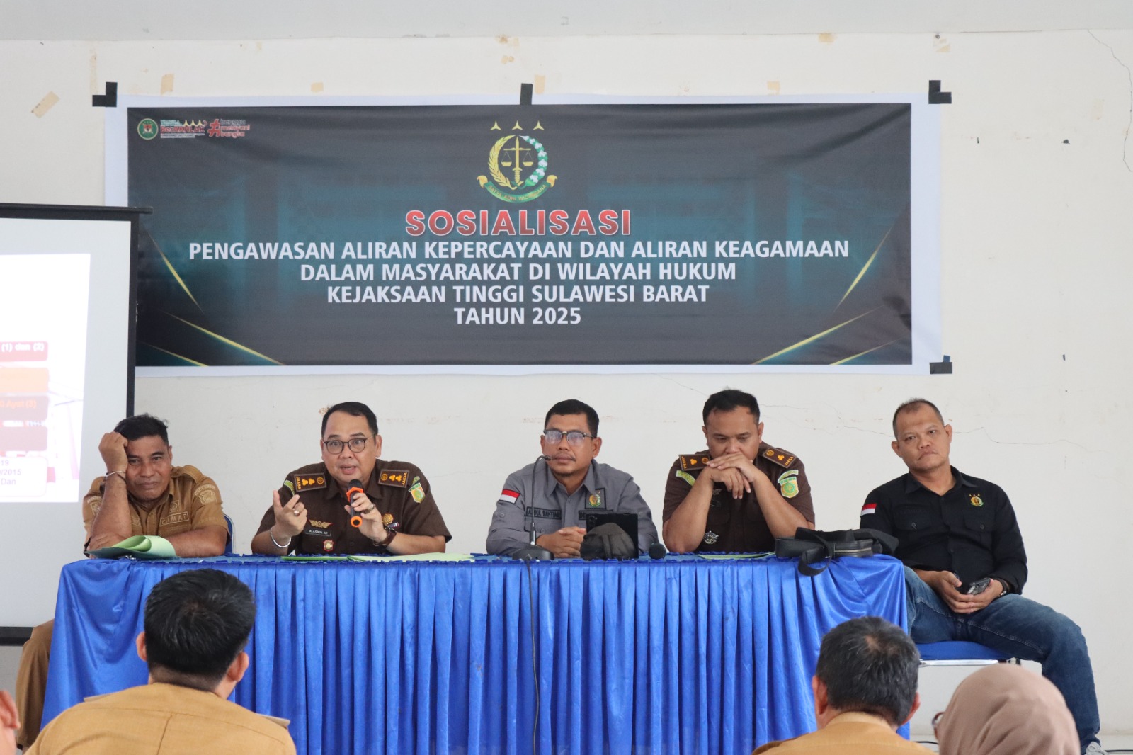 Sosialisasi Pengawasan Aliran dan Aliran Keagamaan dalam masyarakat di wilayah Hukum Sulawesi Barat bertempat pada Aula Kantor Kecamatan Simboro