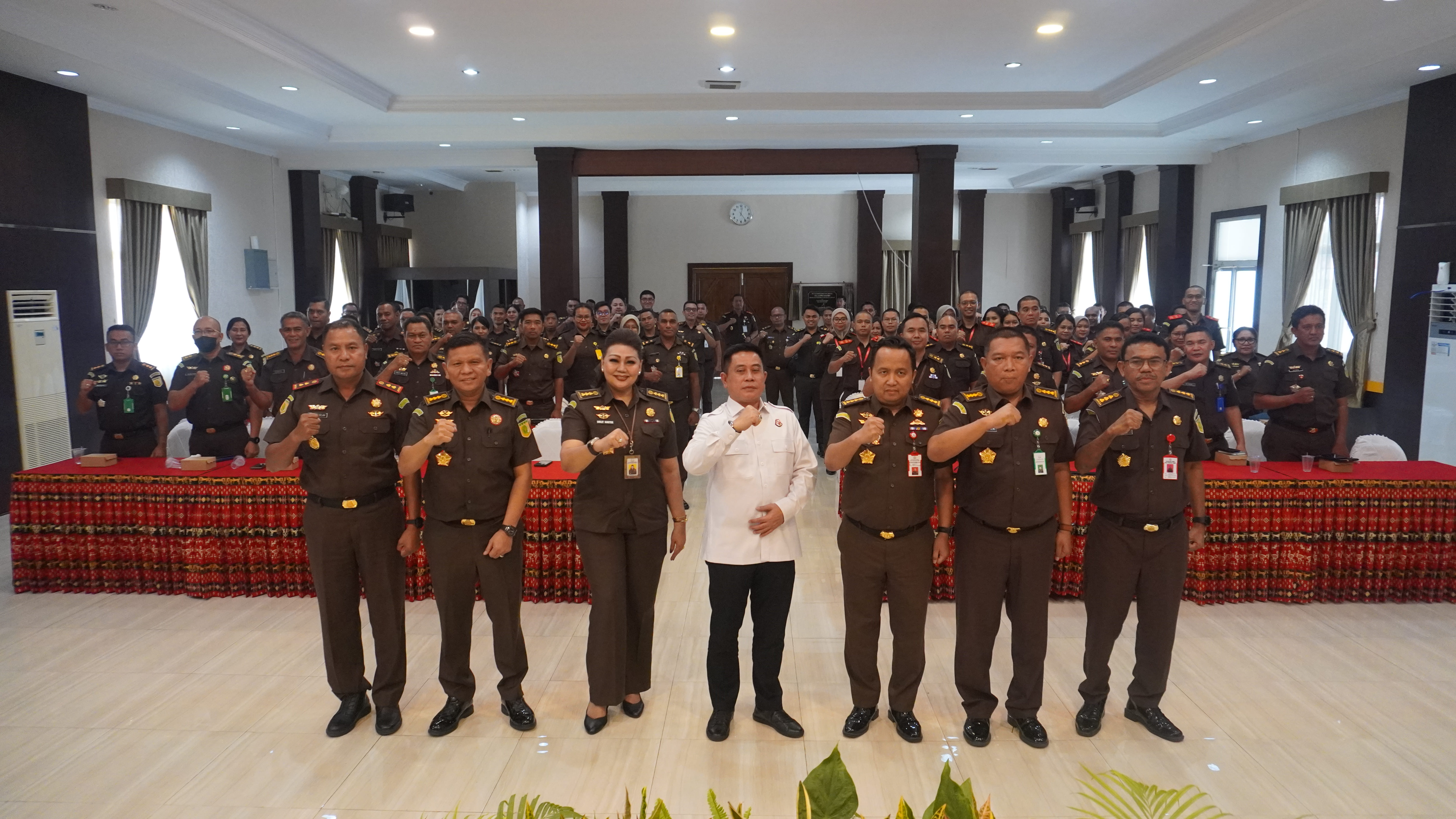 Kajati NTT Roch Adi Wibowo SH MHTekankan Kinerja Disiplin dan Keikhlasan dalam Pengarahan Perdana