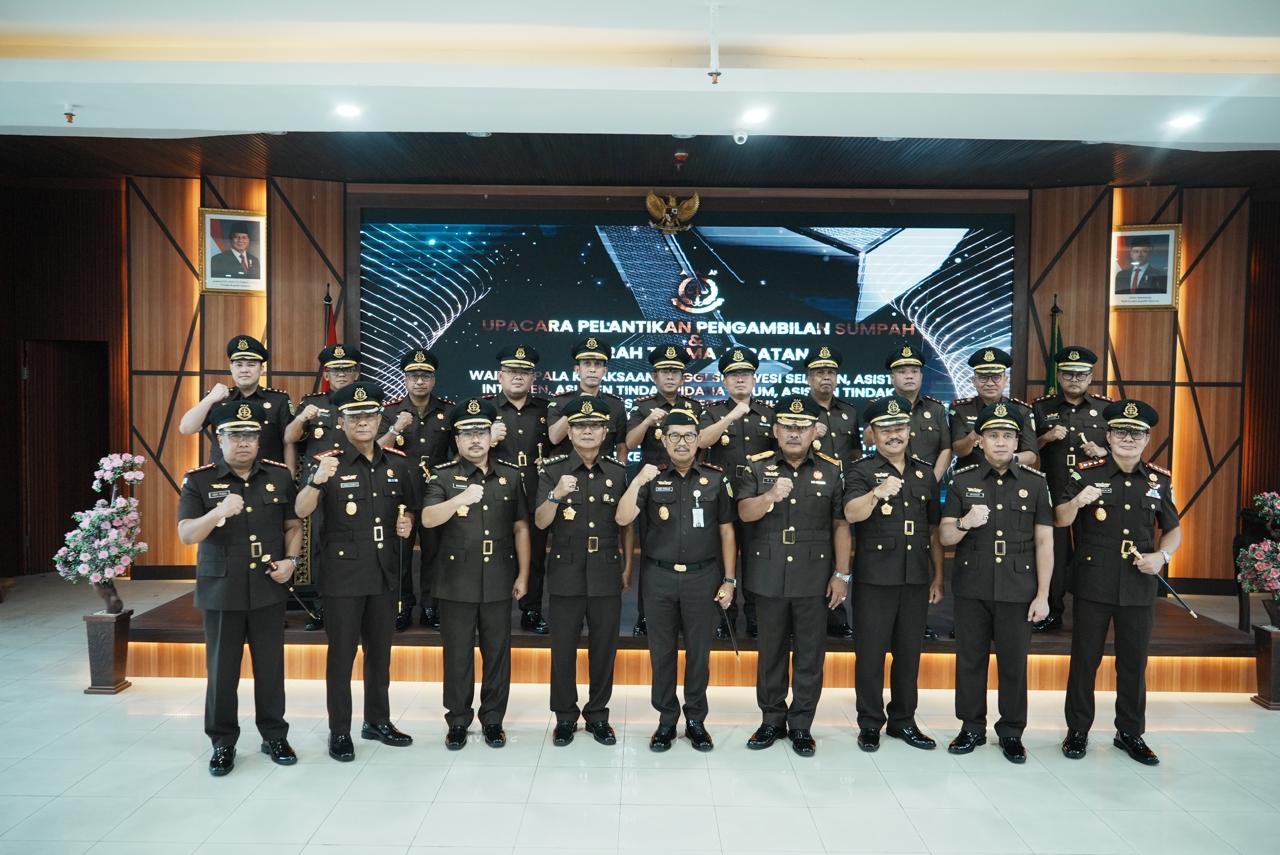 Tuntut Integritas dan Profesionalisme Kajati Sulsel Didik Farkhan Lantik Wakajati Asisten Kajari hingga Koordinator