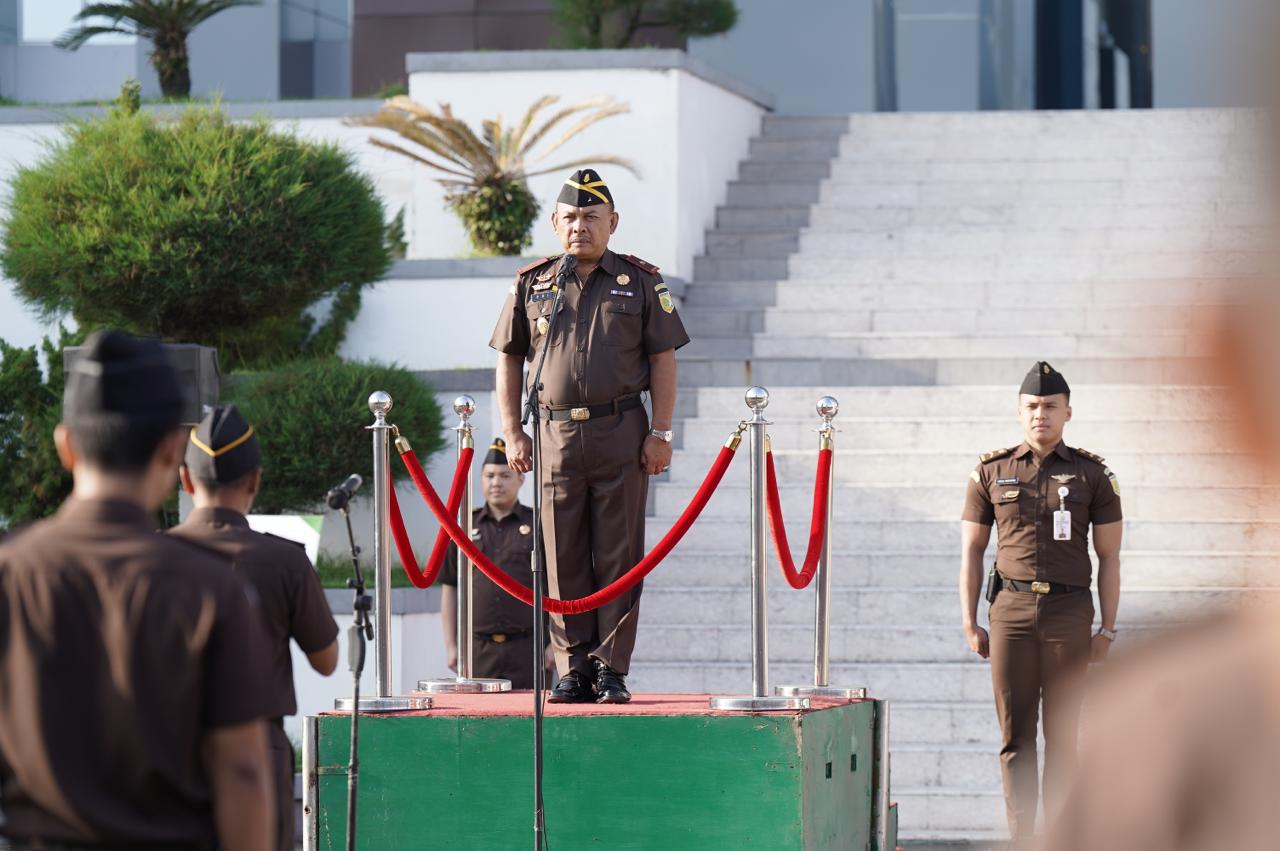 Wakajati Sulsel Prihatin Pimpin Apel Pagi Tekankan Disiplin Seragam dan Peningkatan Kinerja Pidsus