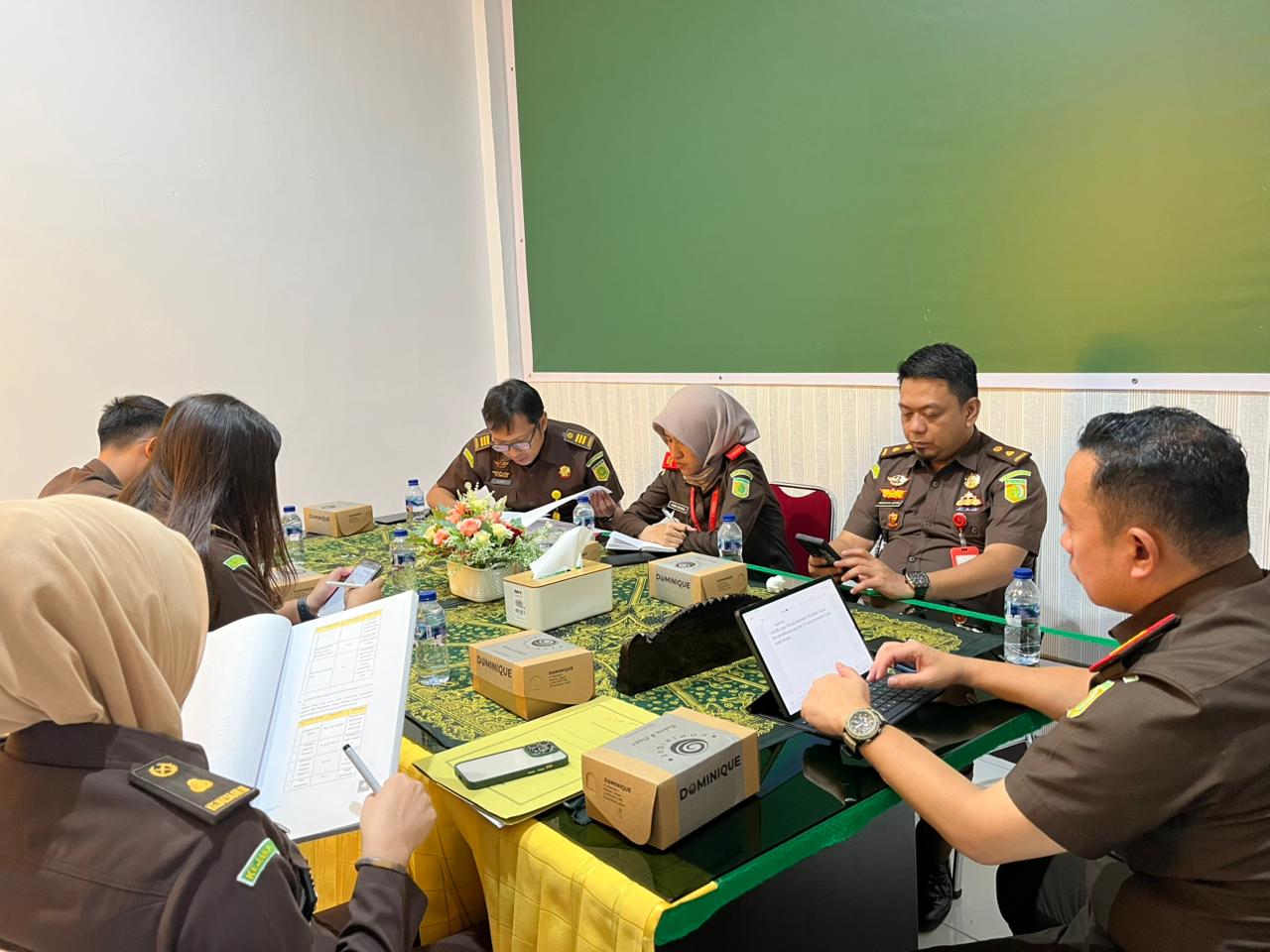 Kajari Kepulauan Selayar Rapat Tinjauan Kinerja Kejaksaan Negeri Kepulauan Selayar