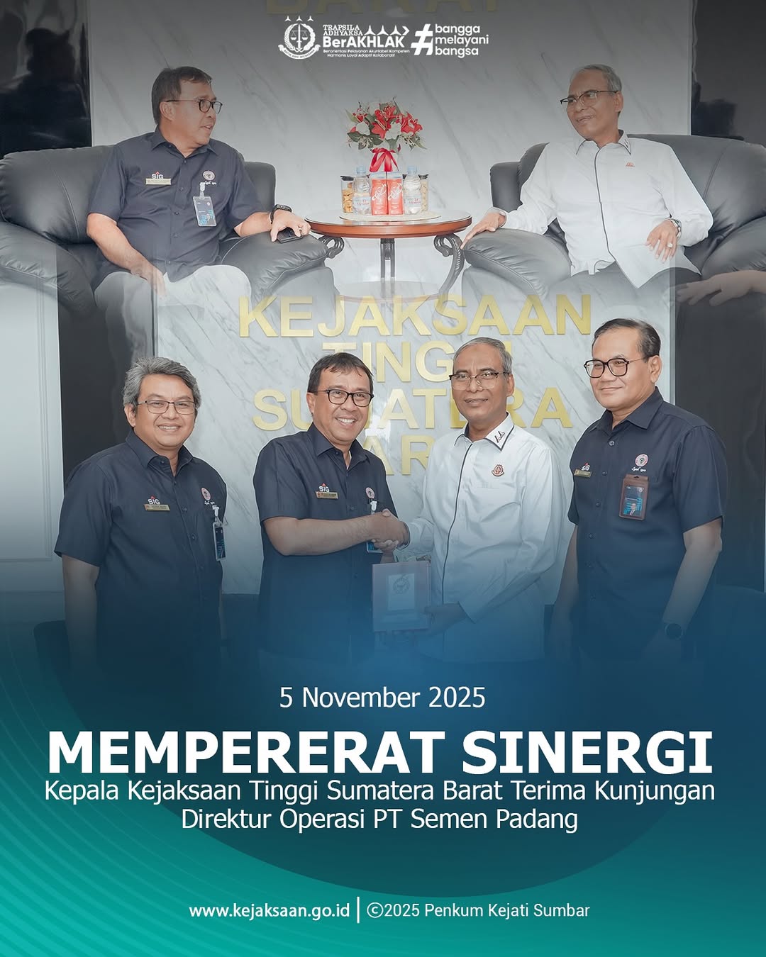 Kepala Kejaksaan Tinggi Sumatera Barat menerima kunjungan silaturahmi dari Direktur Utama PT Semen Padang