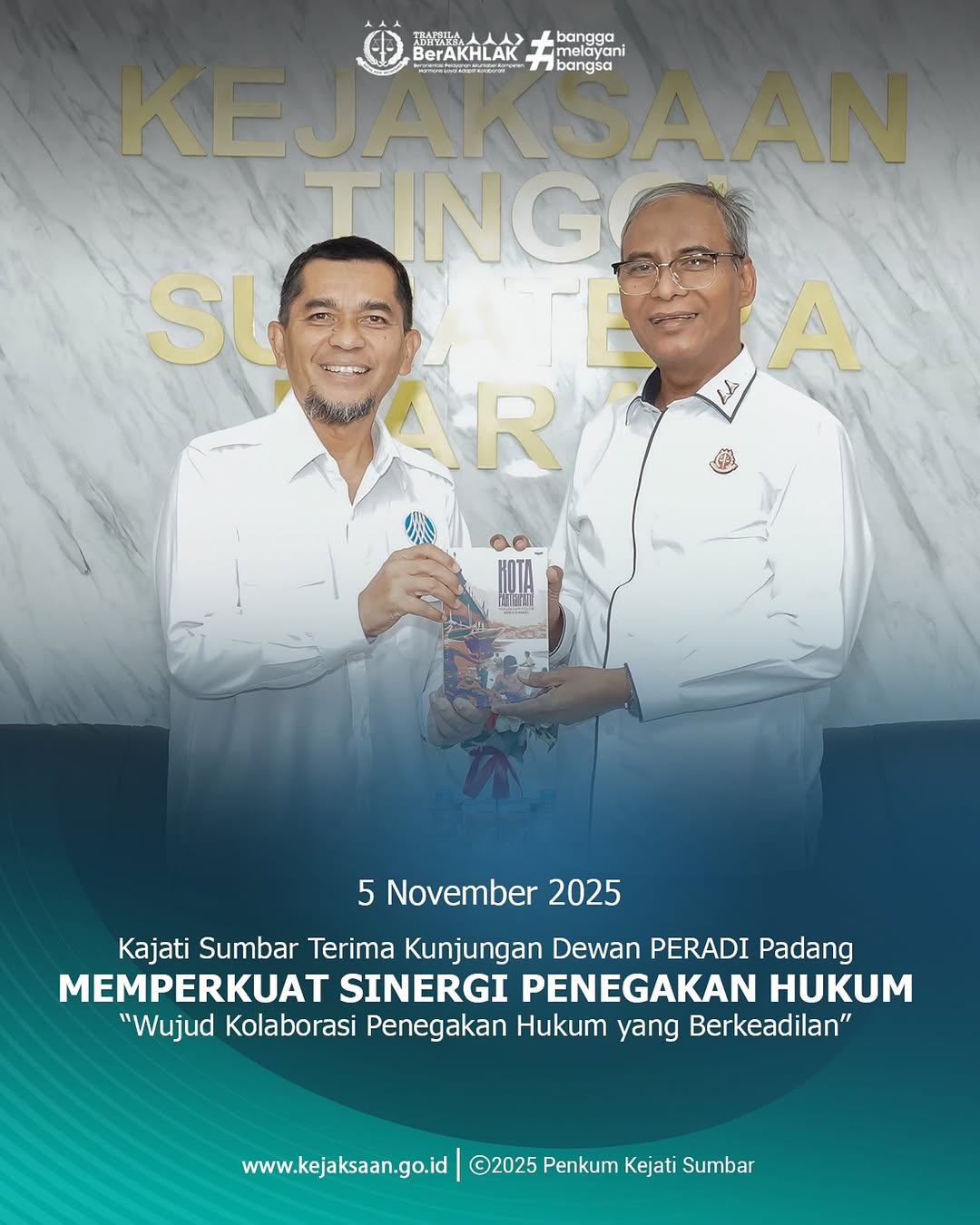 Kepala Kejaksaan Tinggi Sumatera Barat menerima kunjungan silaturahmi dari Dewan Perhimpunan Advokat Indonesia PERADI) Cabang Wilayah Padang