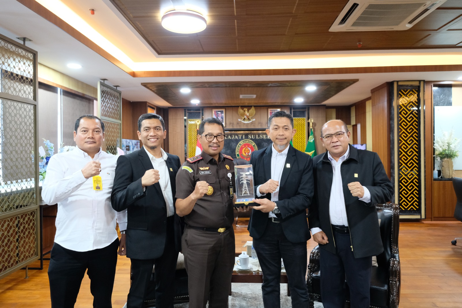 Perkuat Sinergi BUMN dan Aparat Penegak Hukum Kajati Sulsel Didik Farkhan Terima Kunjungan GM PLN UID Sulselrabar