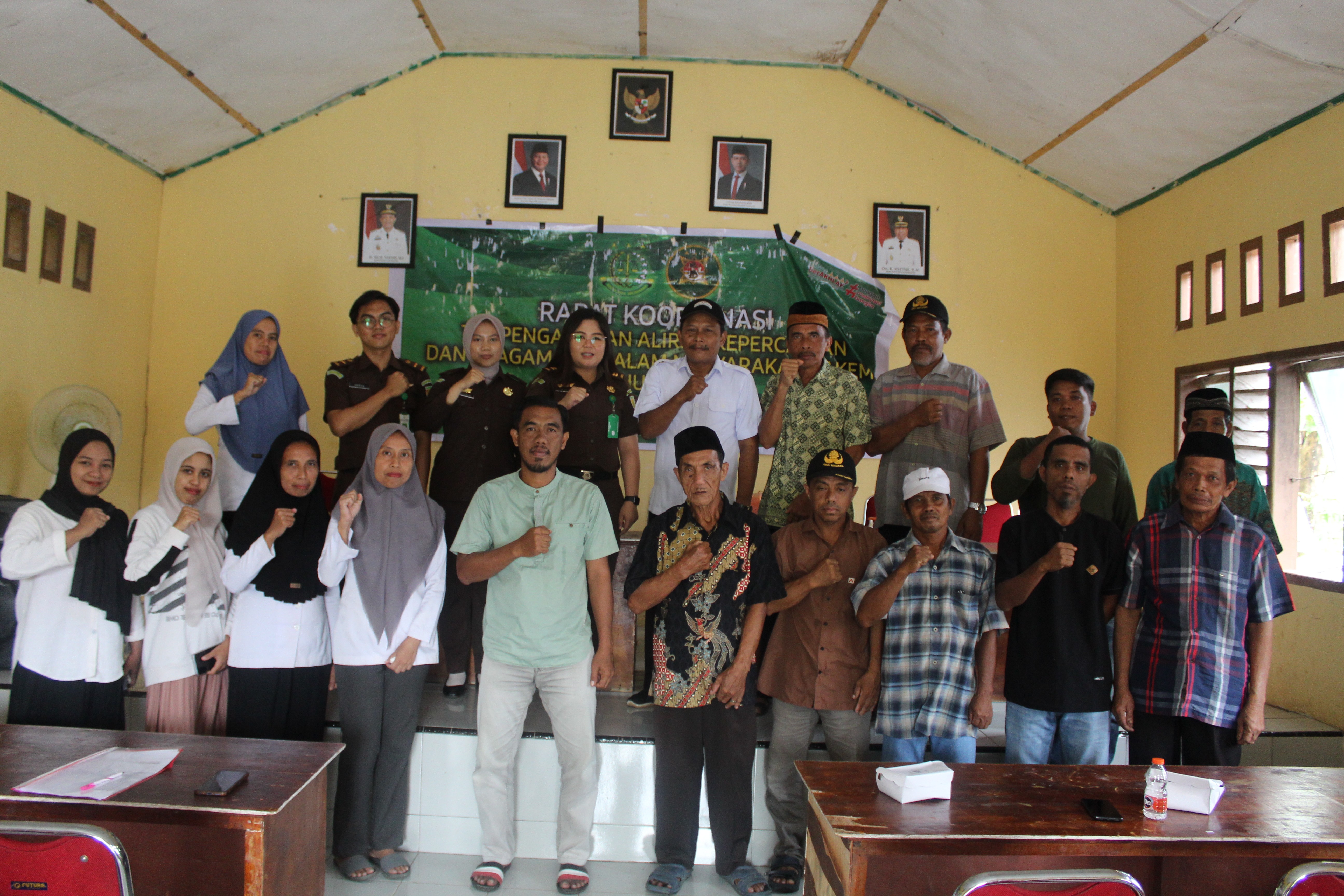 Bidang Intelijen Kejari Kepulauan Selayar Menggelar Rapat KoordinasPakem Tahun 2025  Di Kantor Desa Kahu-Kahu Kepulauan Selayar