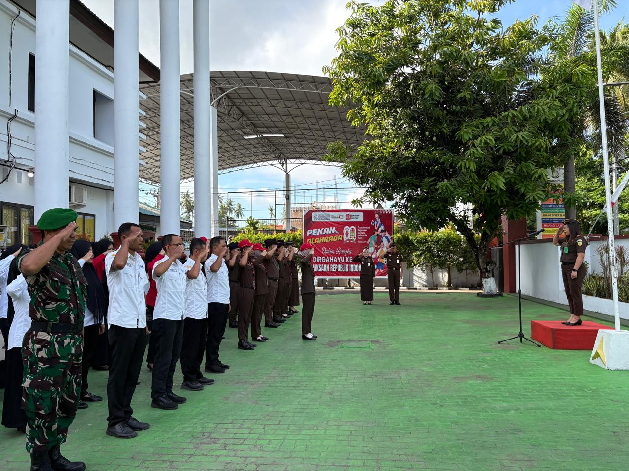 Plt Kasi Intel Pimpin Apel Pagi Kejaksaan Negeri Kepulauan Selayar Ingatkan Kedisiplinan dan Kinerja