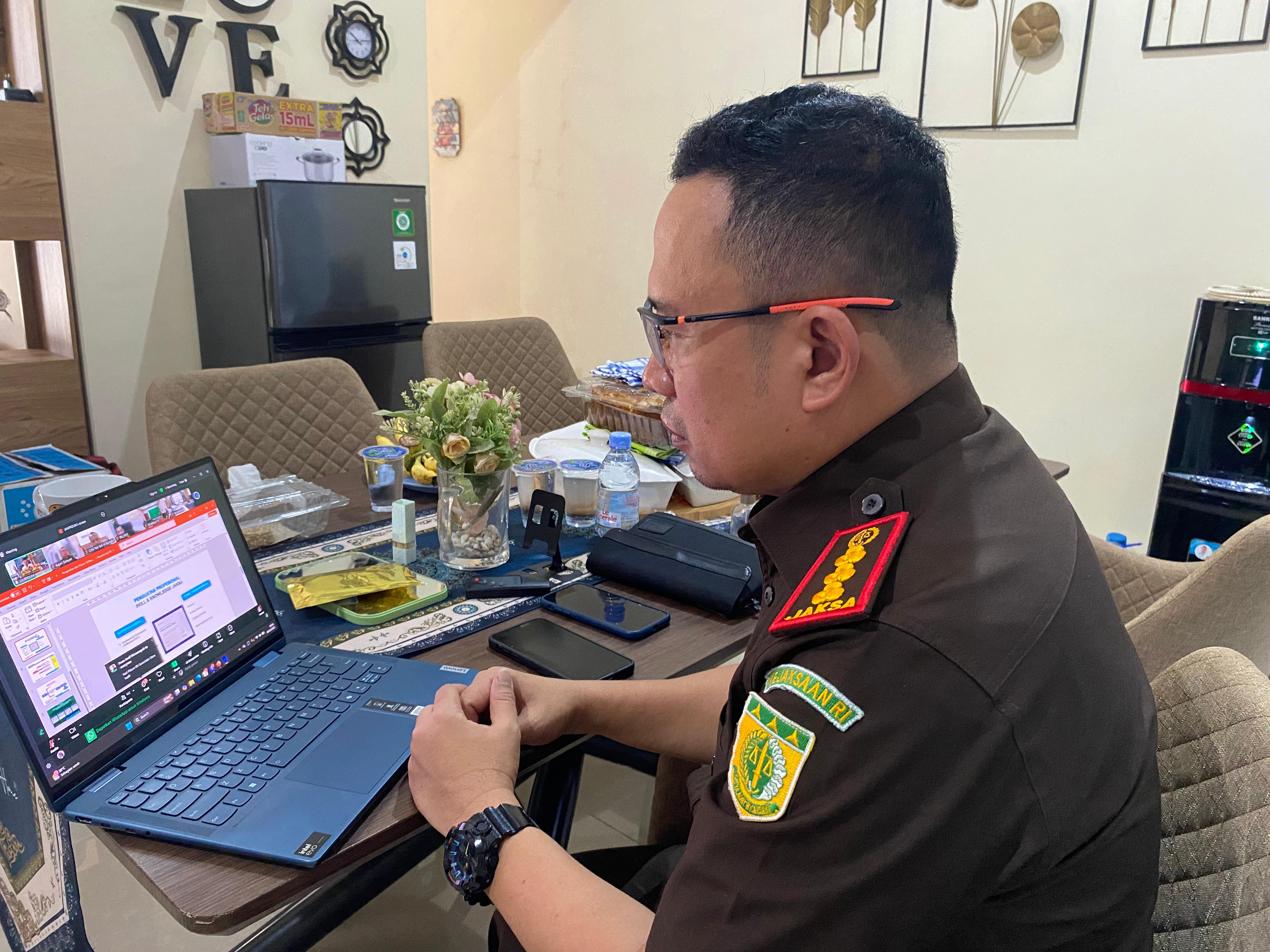 Kajari Kepulauan Selayar mengikuti Pengarahan Jaksa Agung Muda Tindak Pidana Umum secara Daring